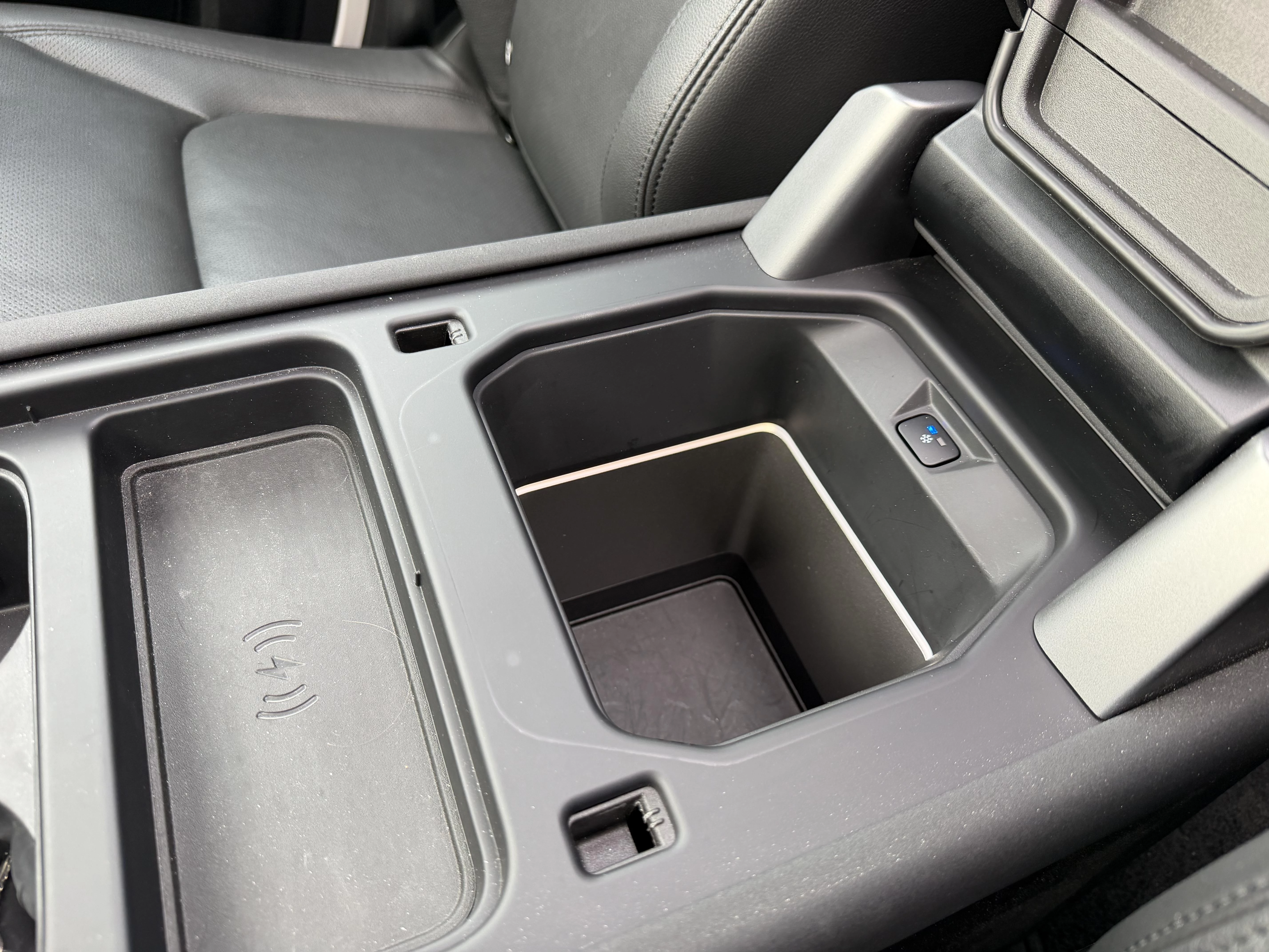 Land Rover Defender 110 D250 SE AWD