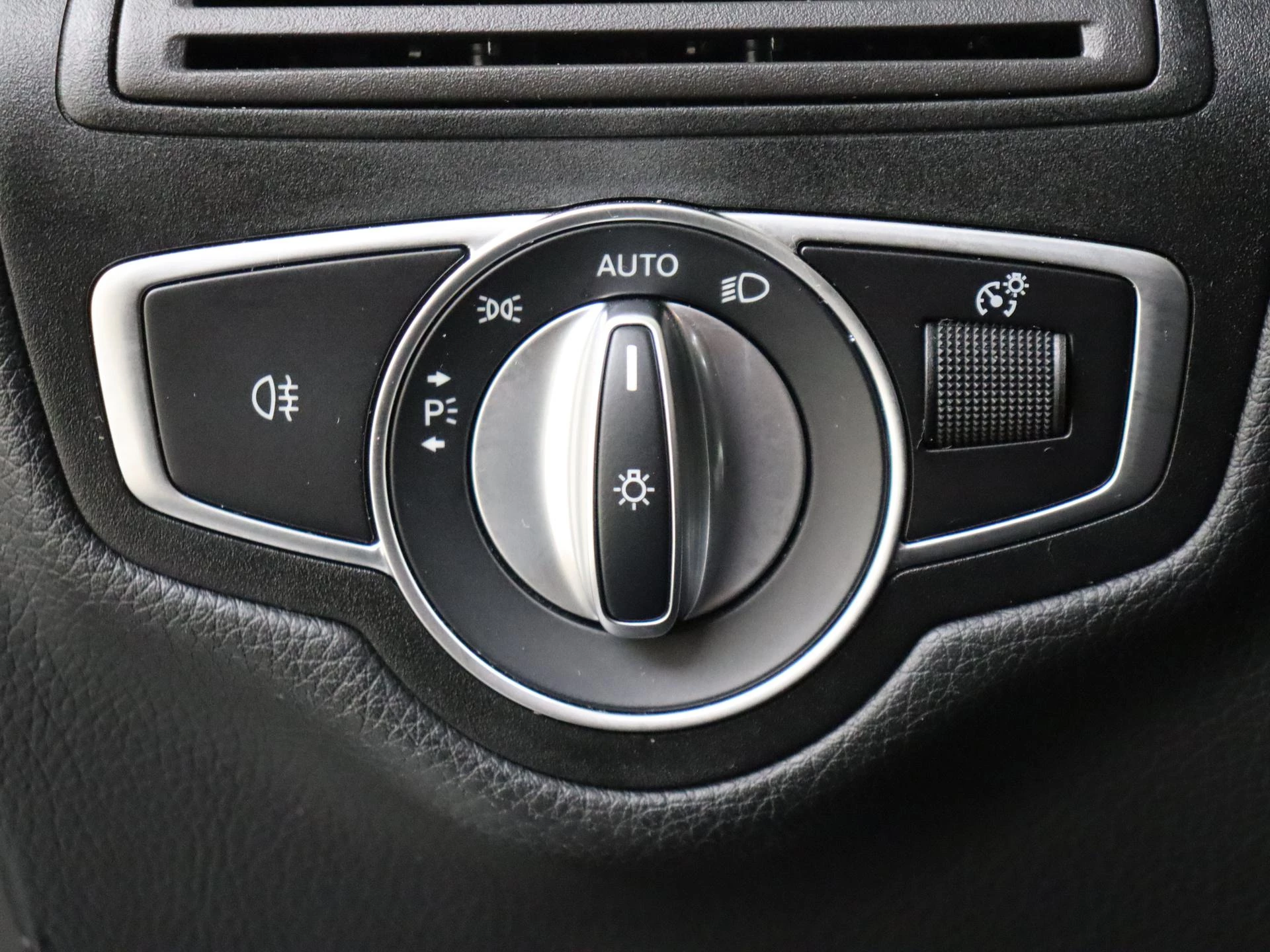 Mercedes-Benz-GLC-image-24