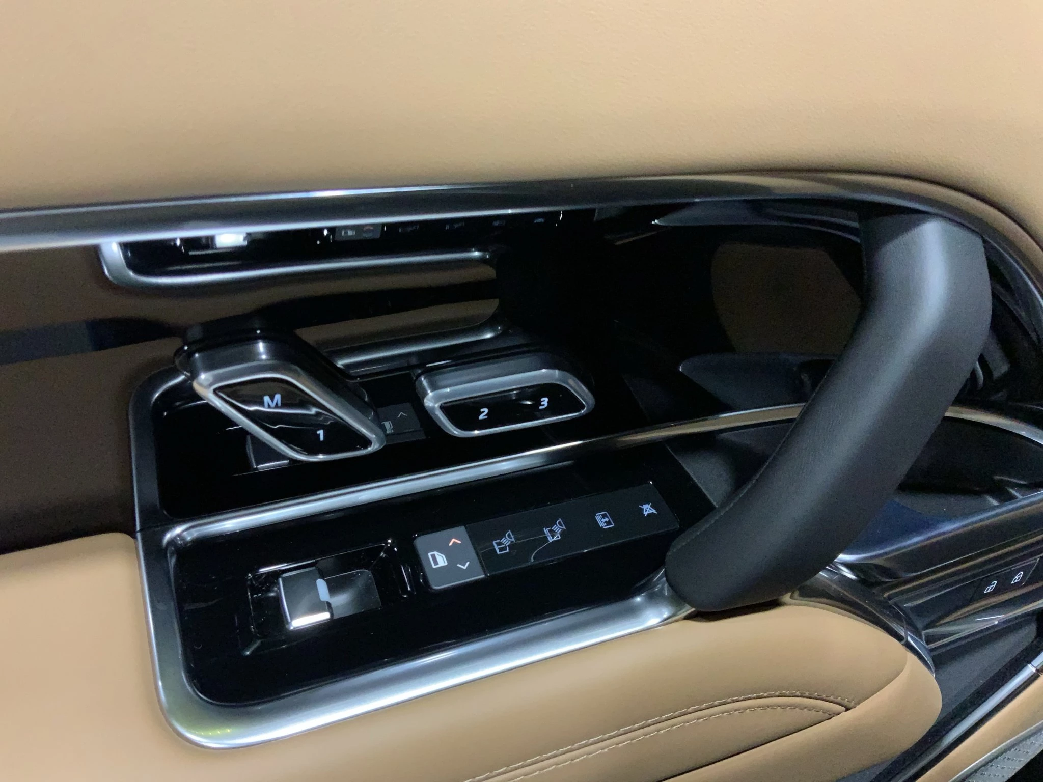 Land Rover-Range Rover-image-22