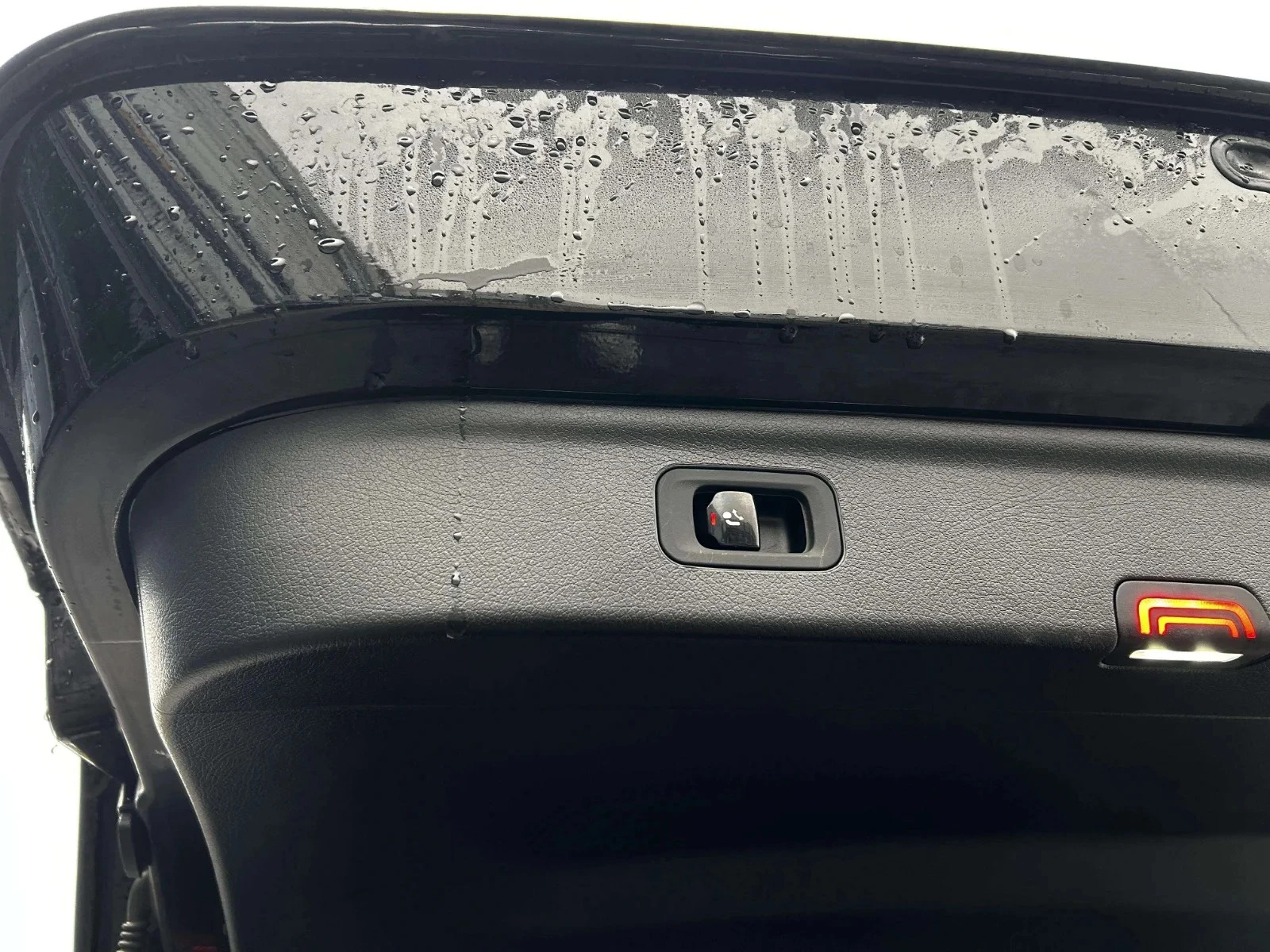 Mercedes-Benz-EQE-image-21