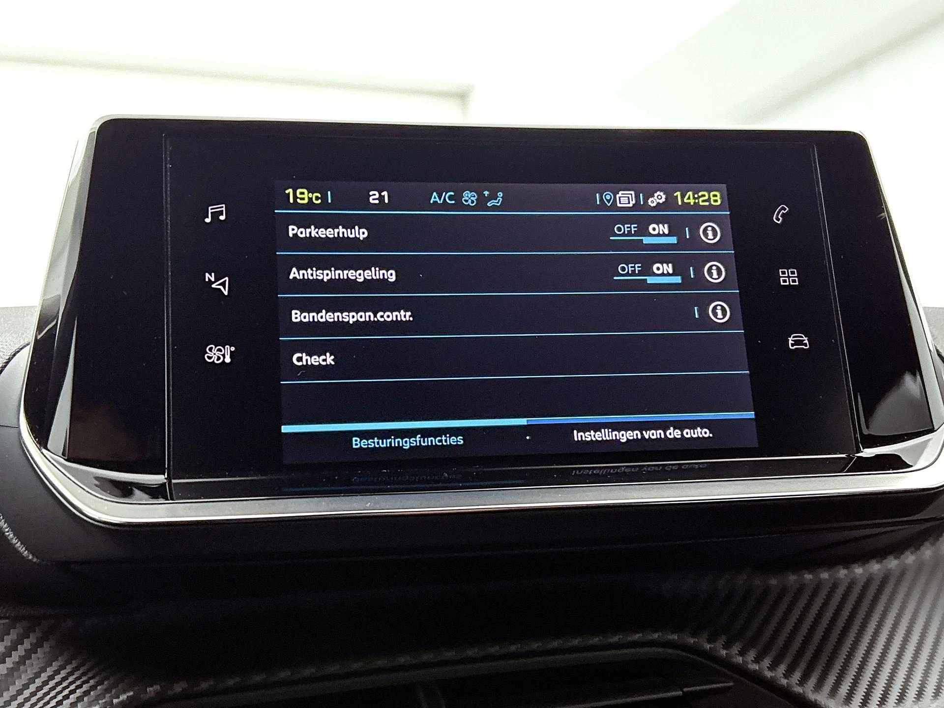 Peugeot-e-2008-image-26