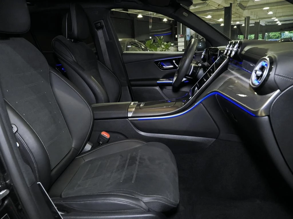 Mercedes-Benz-GLC 300 d-image-13
