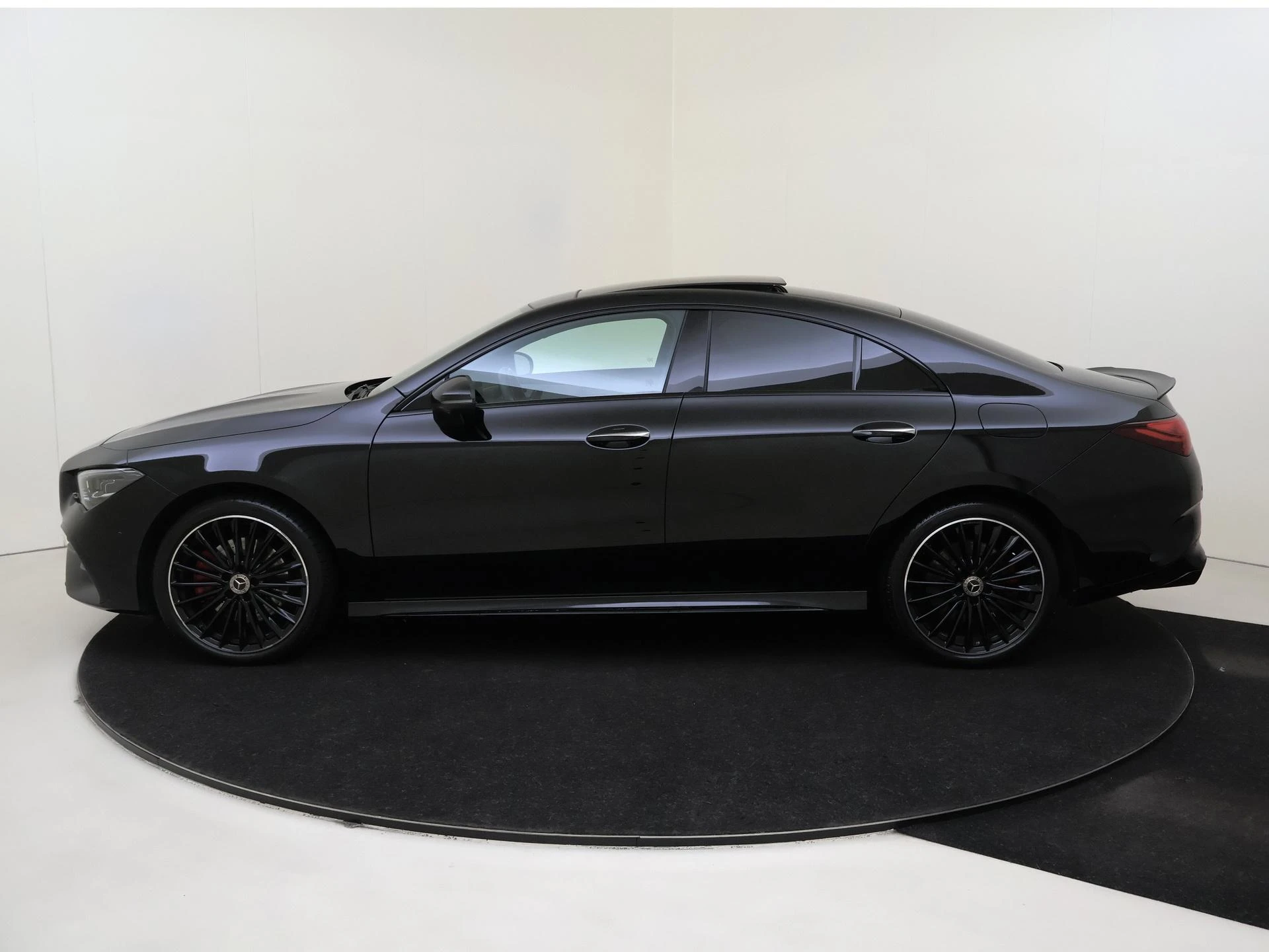 Mercedes-Benz-CLA-image-7
