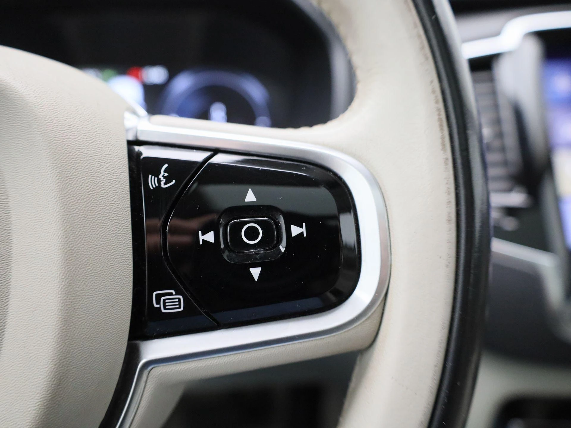 Volvo-XC90-image-19