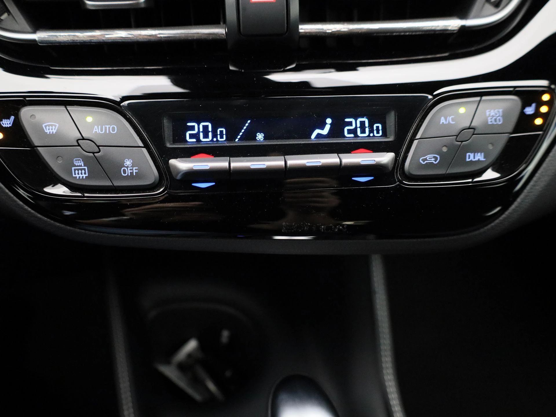 Toyota-C-HR-image-21