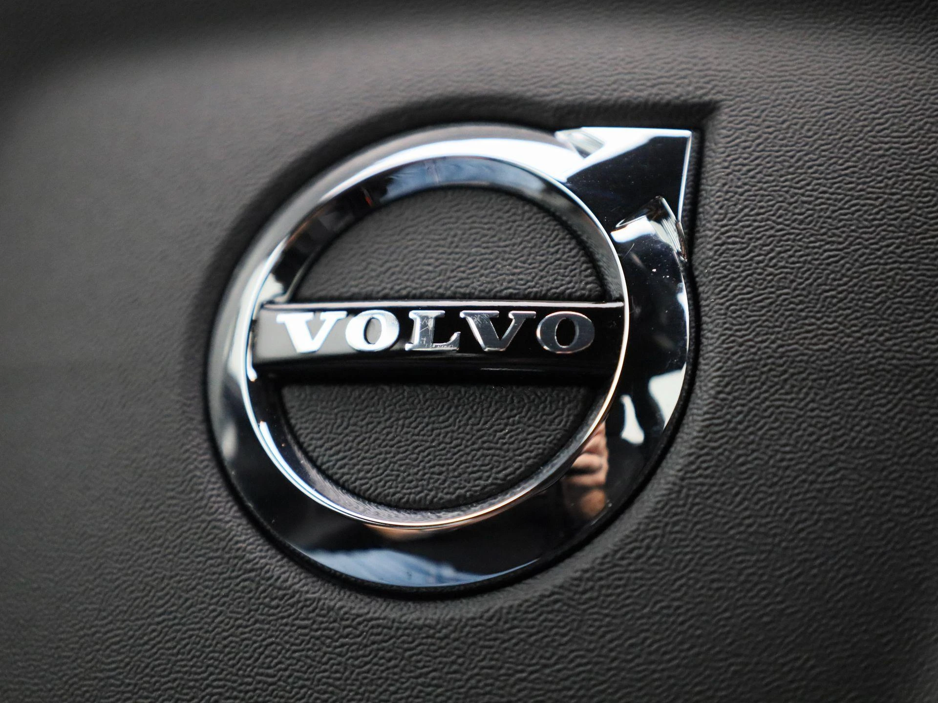Volvo-EX40-image-27