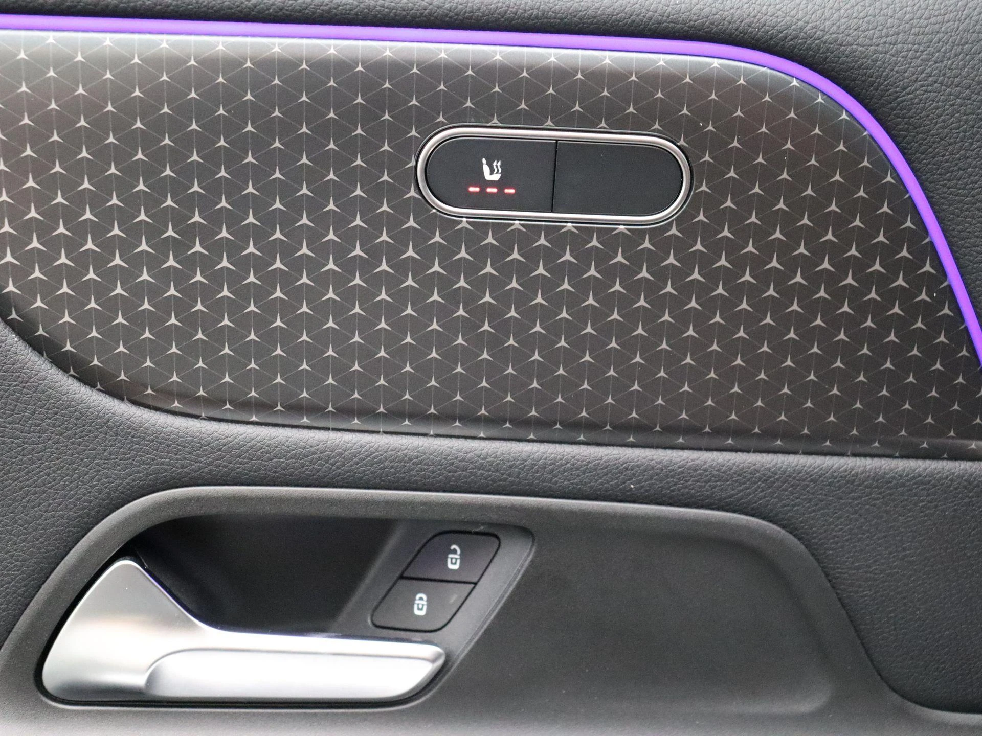 Mercedes-Benz-EQB-image-8