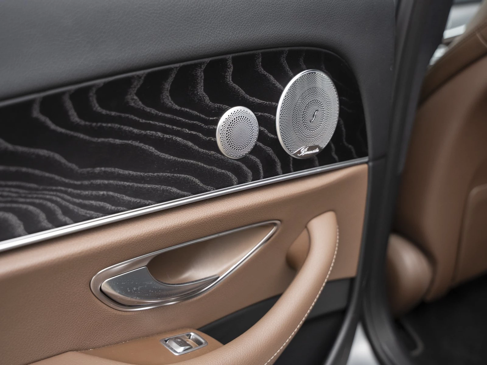 Mercedes-Benz-E-Klasse-image-25