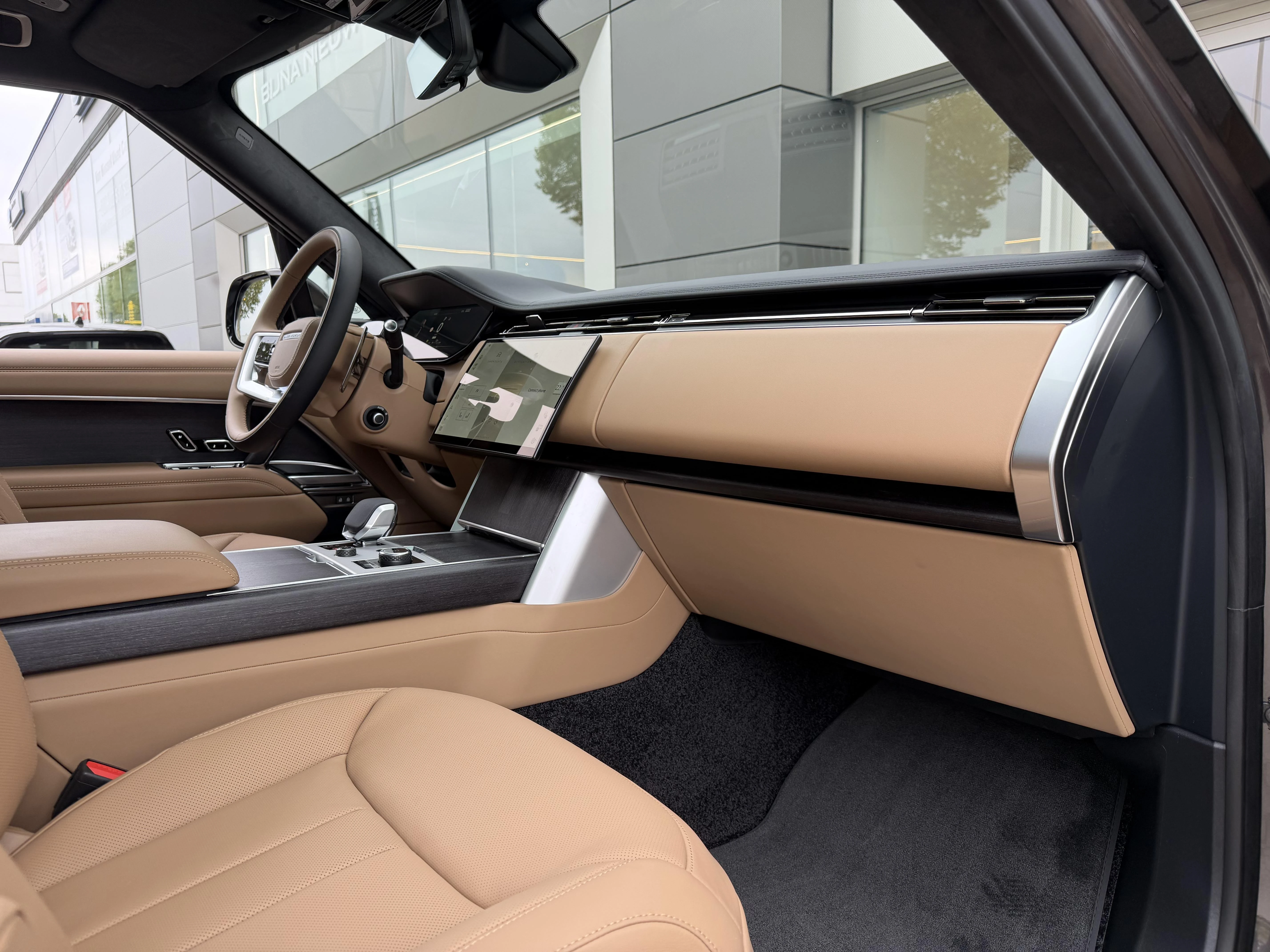 Land Rover-Range Rover-image-34