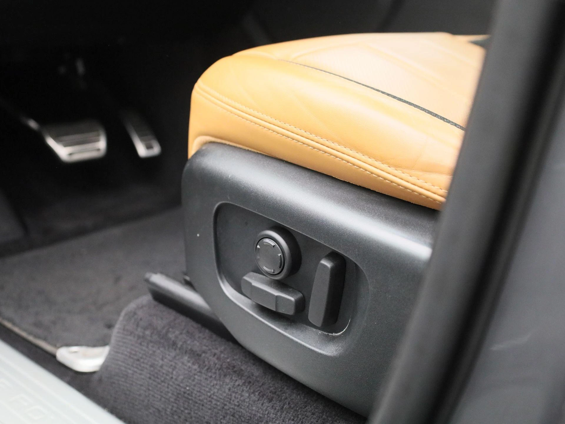Land Rover-Range Rover Sport-image-34