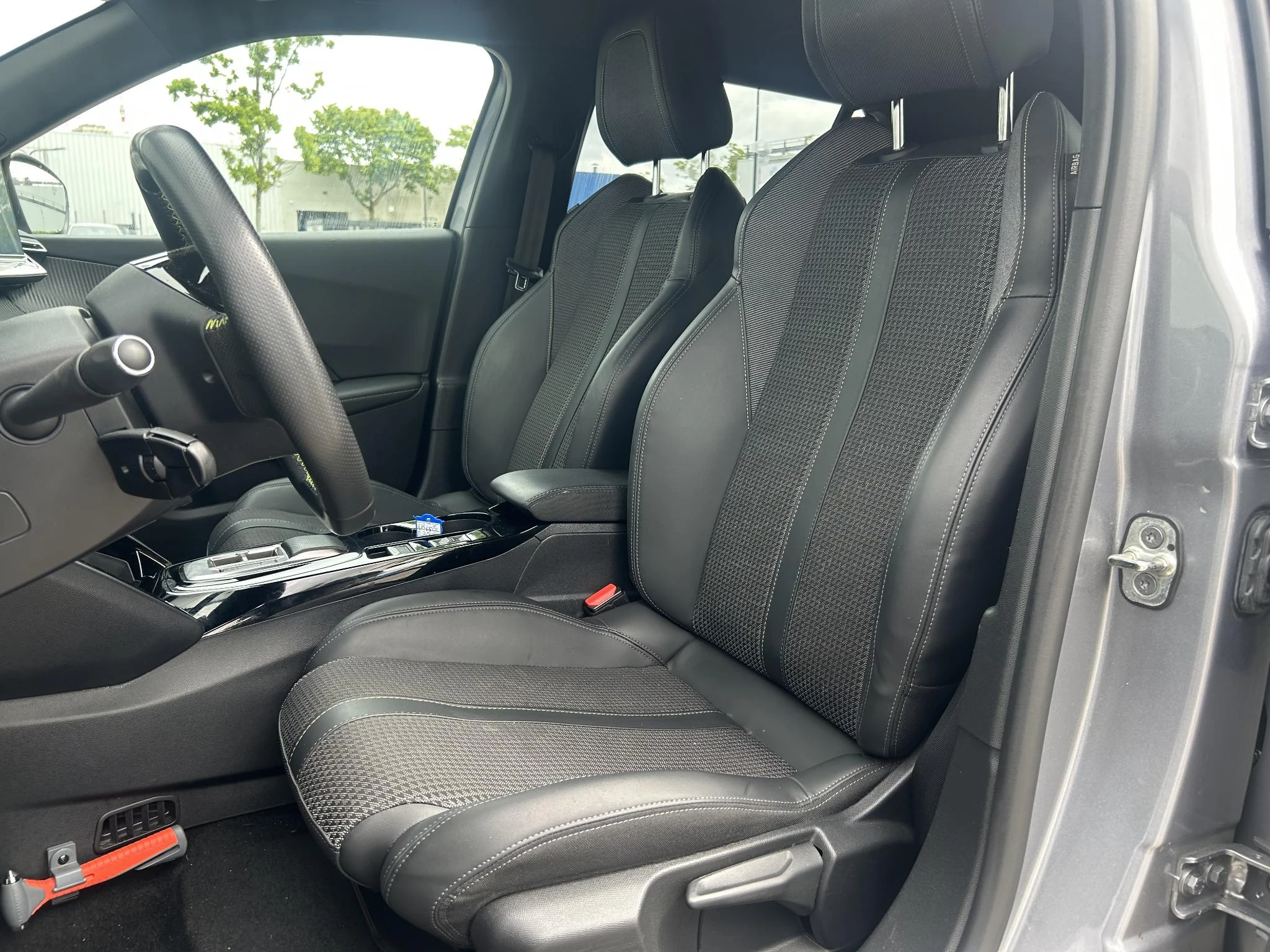 Peugeot e-2008 EV GT 50 kWh