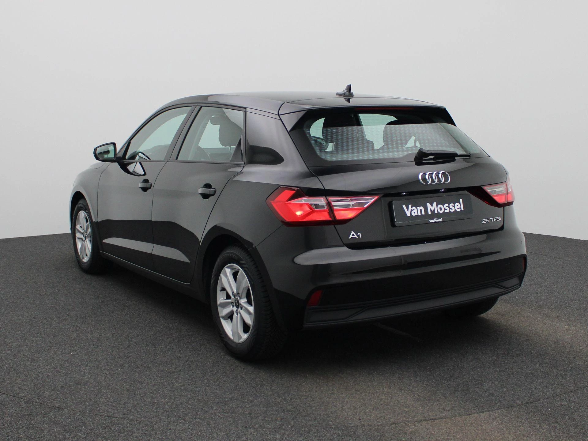 Audi-A1 Sportback-image-1