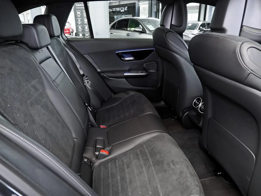 Mercedes-Benz-C-Klasse 300-image-13