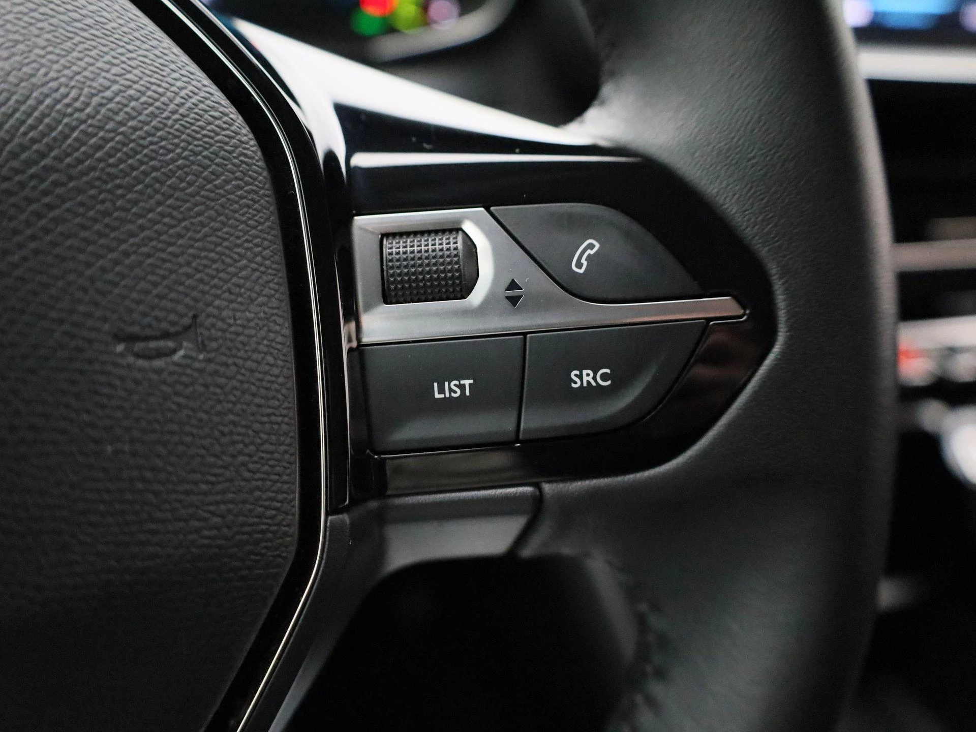 Peugeot-e-208-image-18