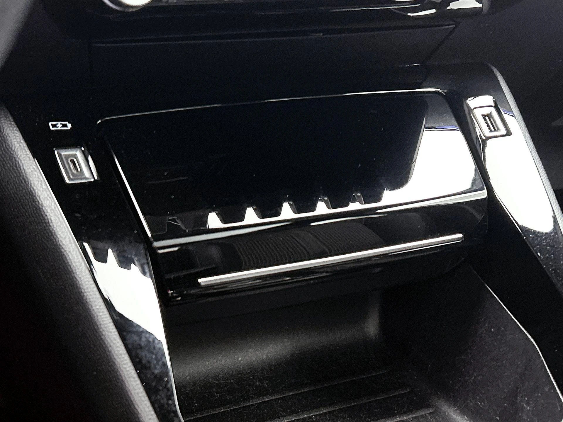 Peugeot-208-image-37