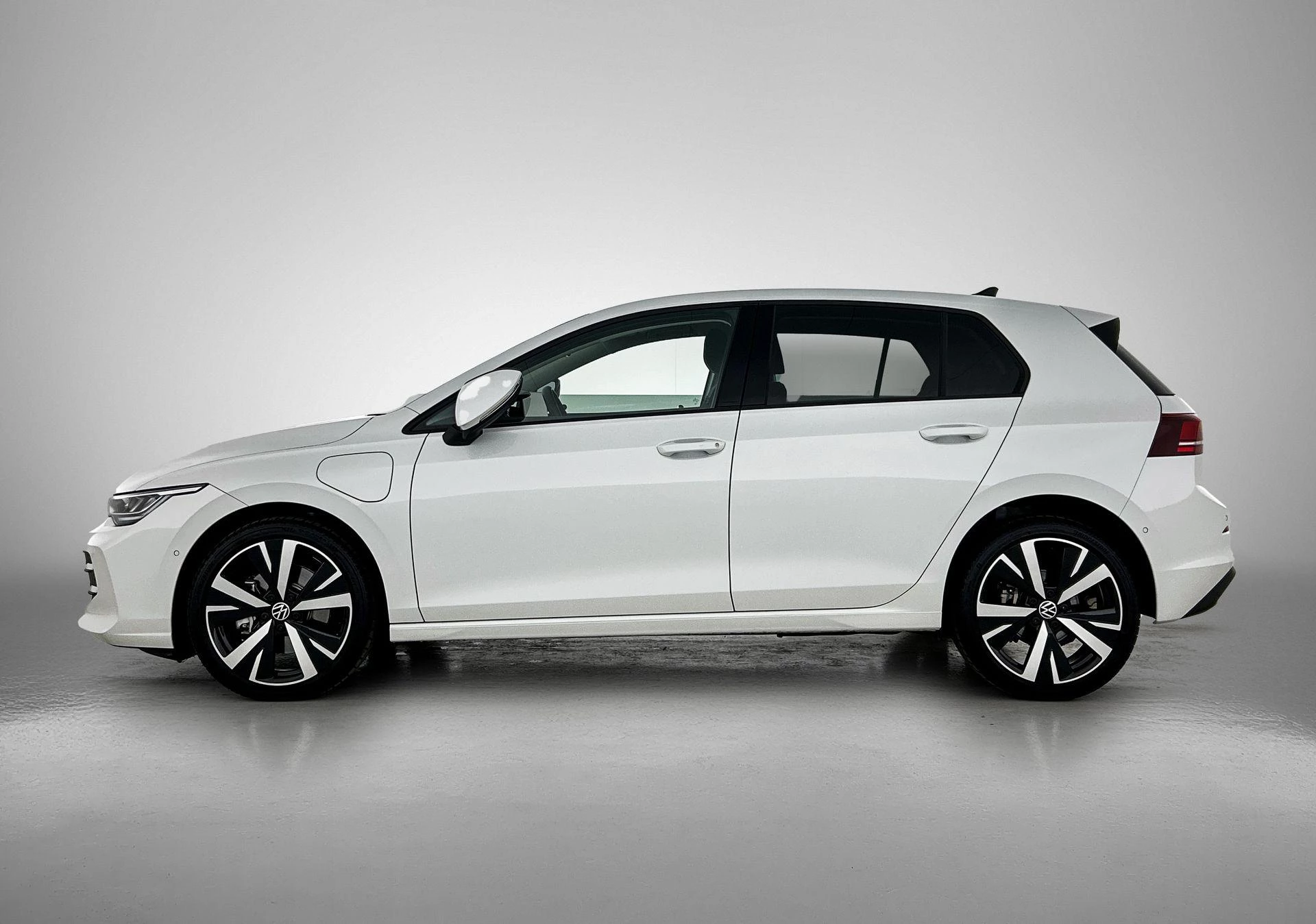Volkswagen-Golf-image-1