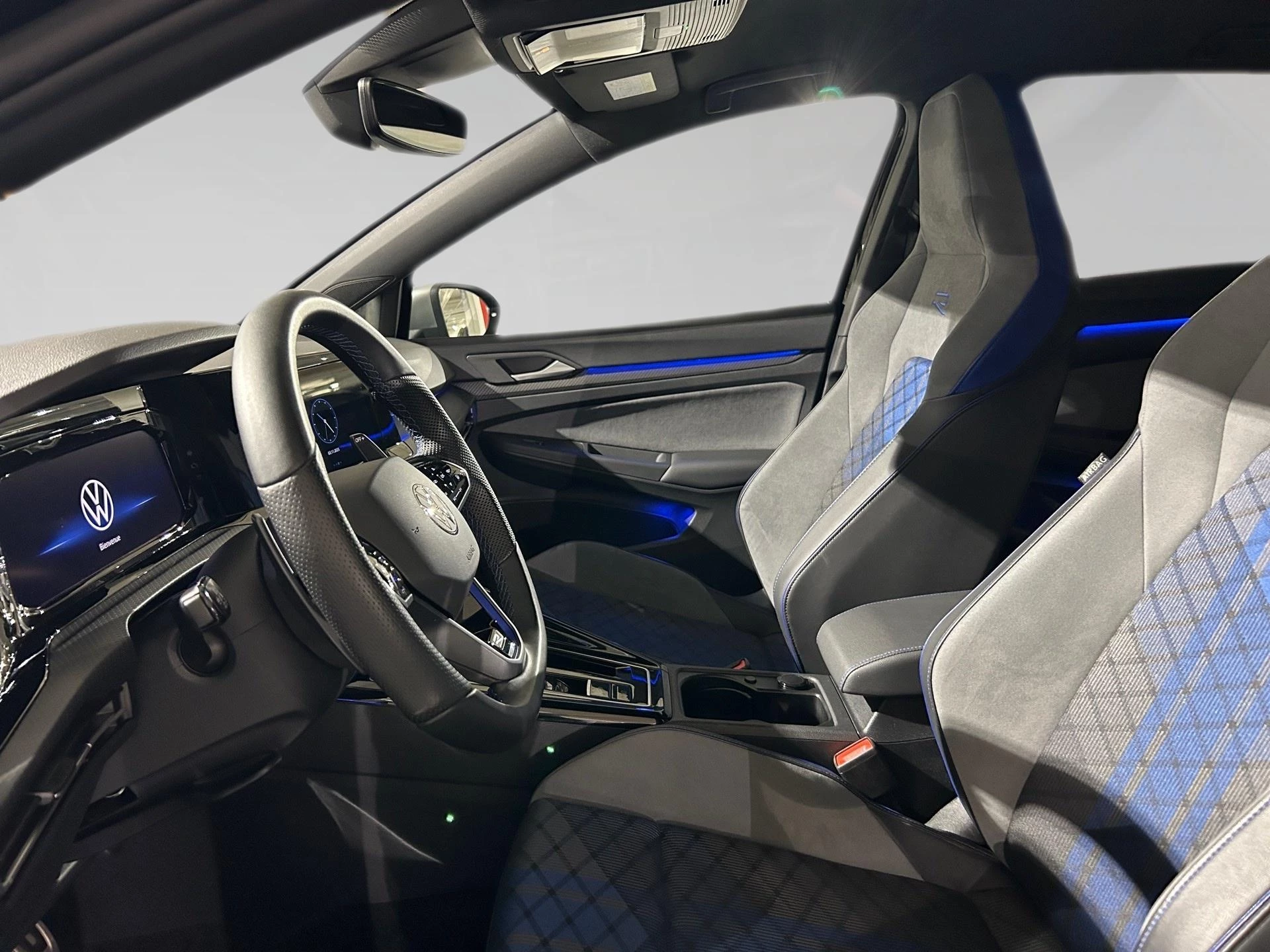 Volkswagen-Golf-image-3