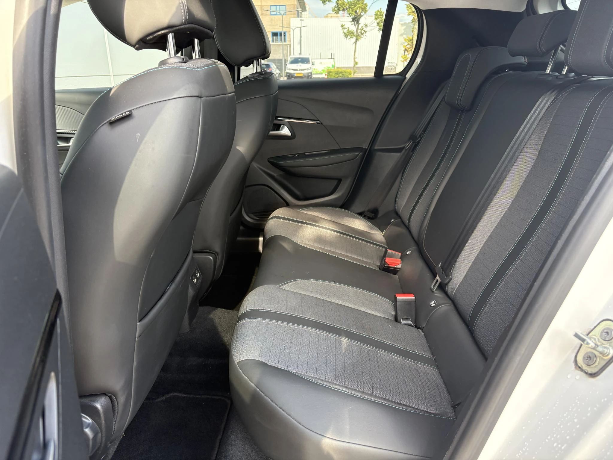 Peugeot-208-image-10