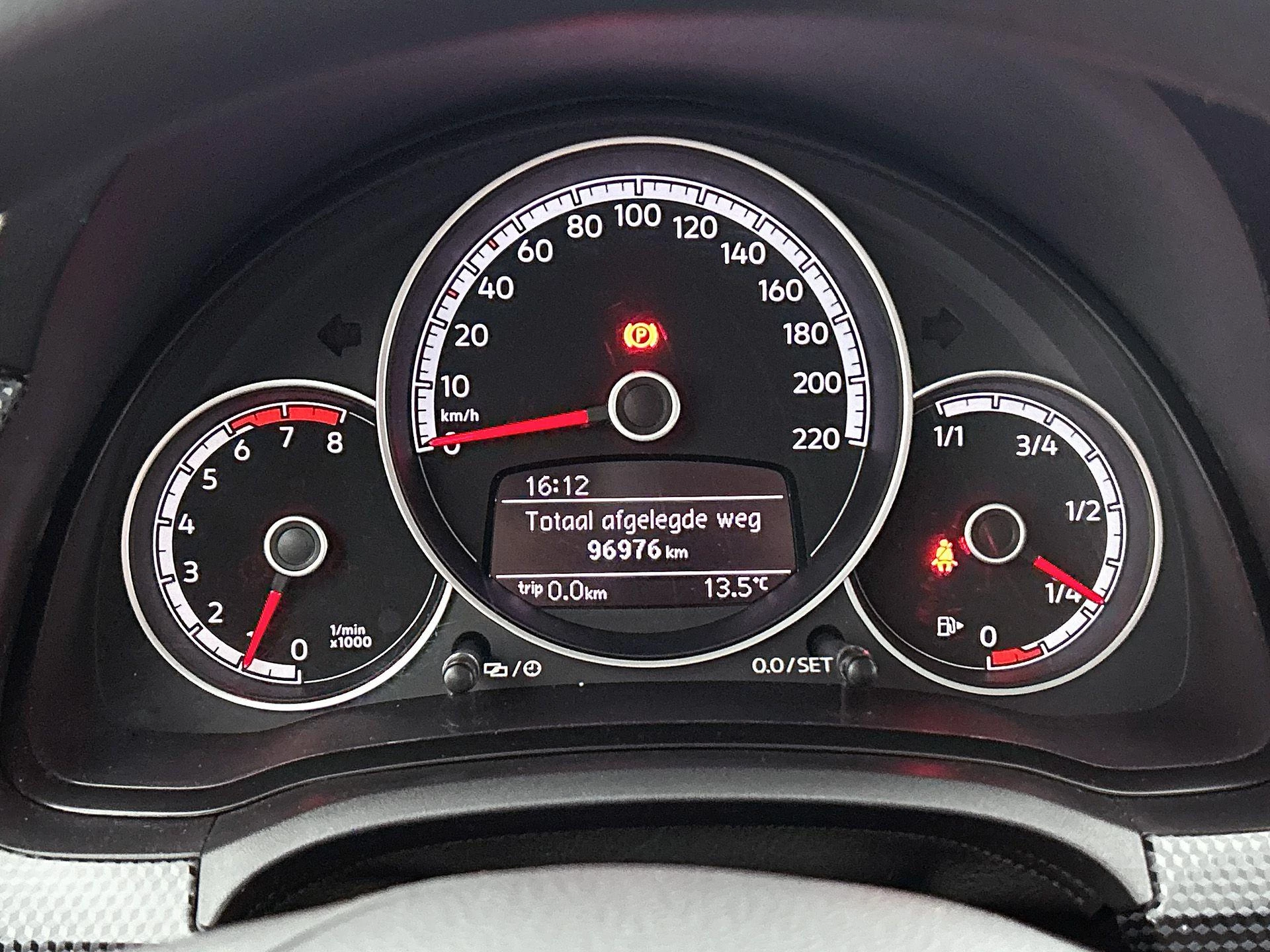 Volkswagen-up!-image-10