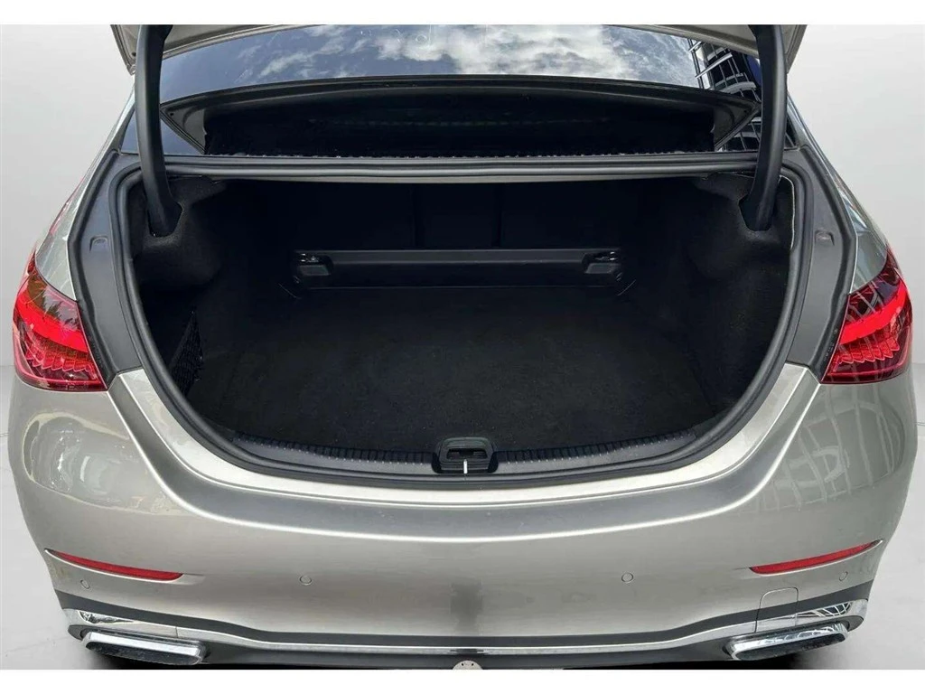 Mercedes-Benz-C-Klasse-image-25