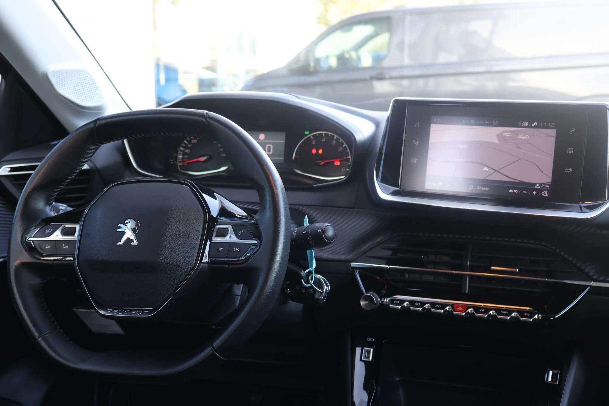 Peugeot-208-image-10