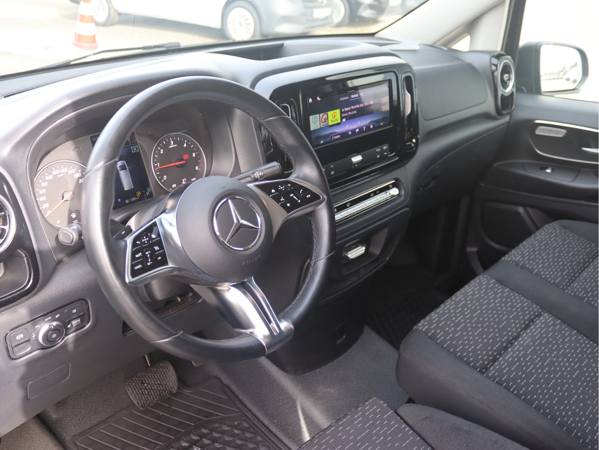 Mercedes-Benz-Vito-image-3