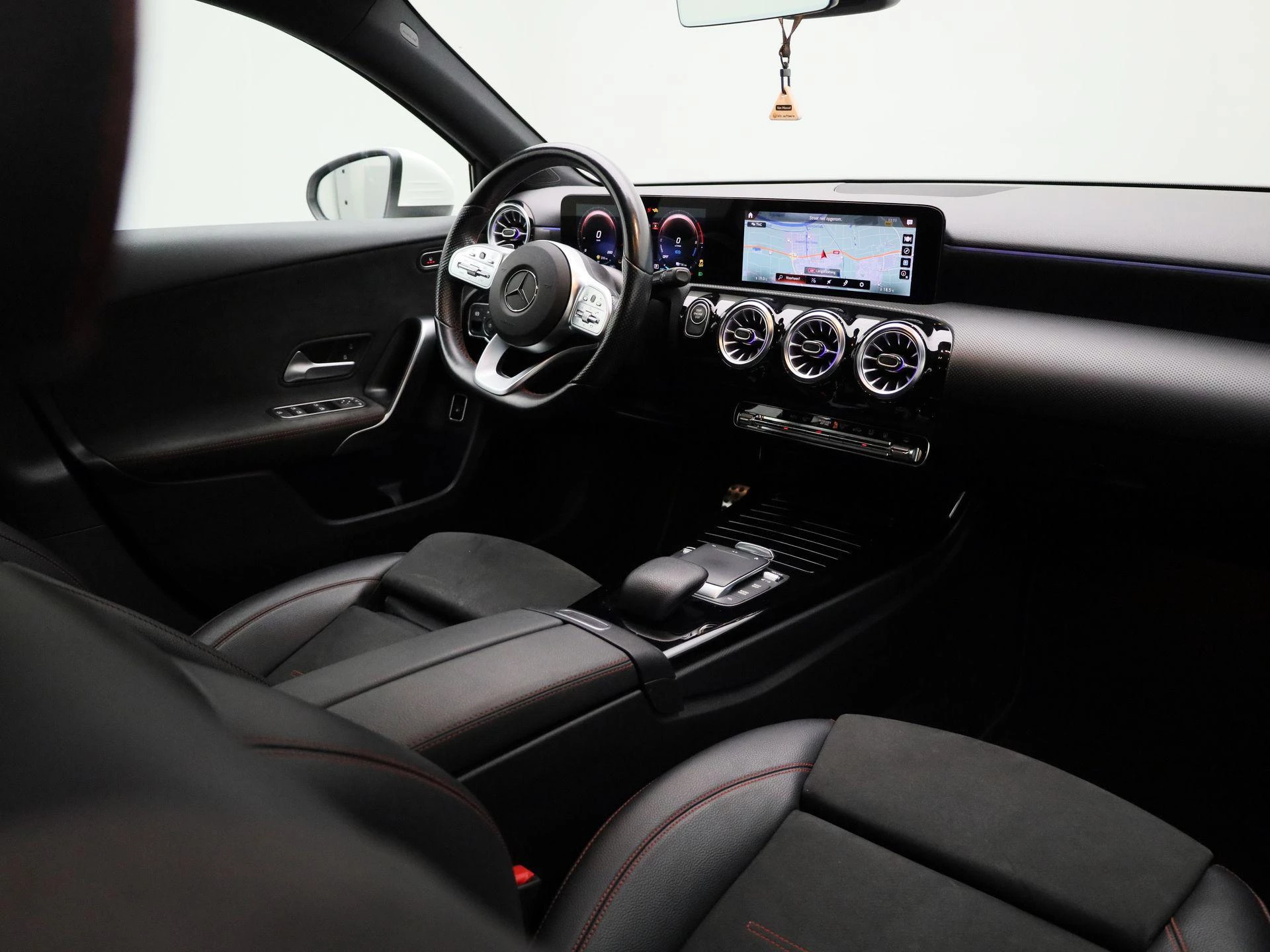 Mercedes-Benz-A-Klasse-image-37