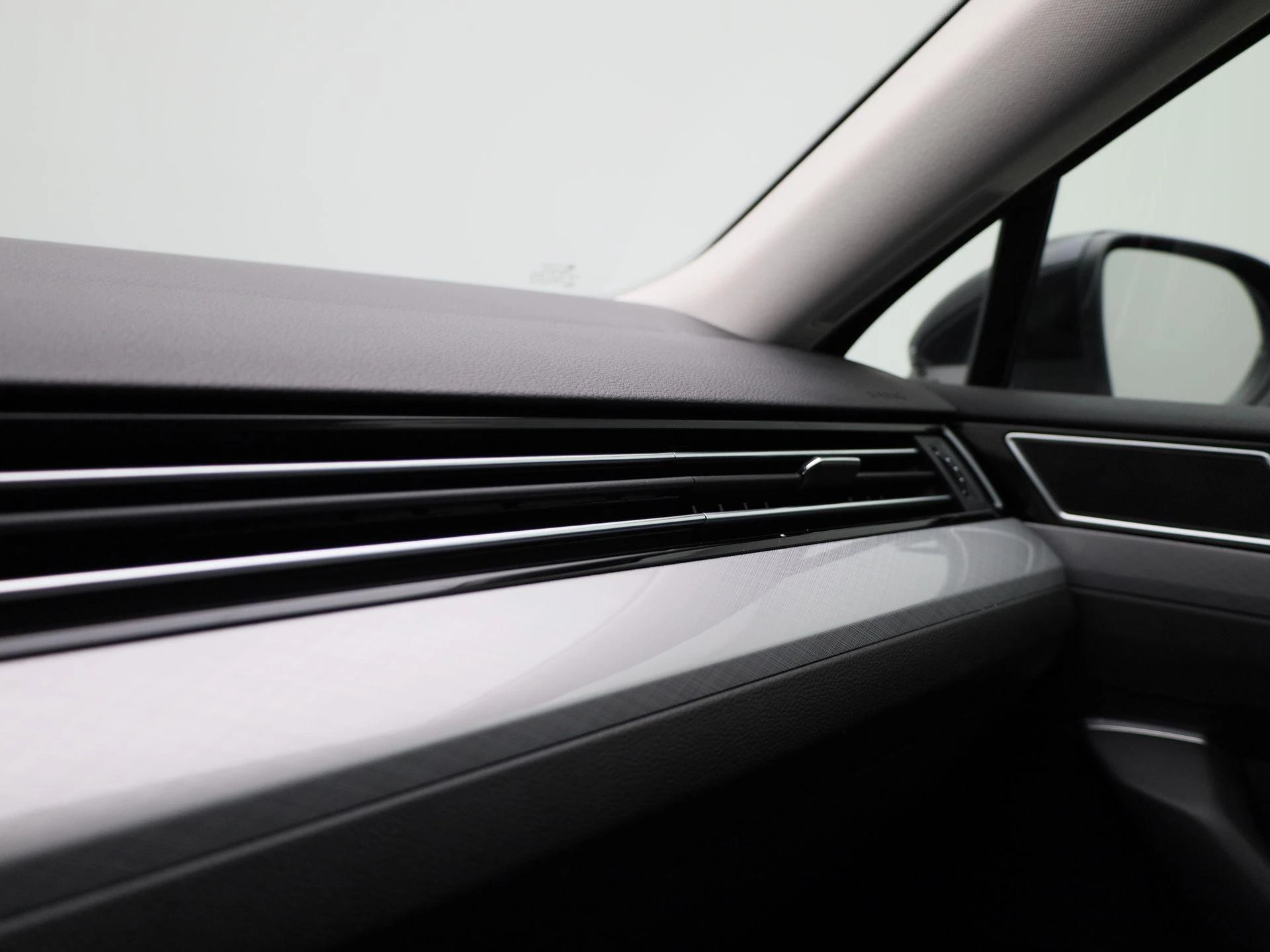 Volkswagen-Passat-image-27