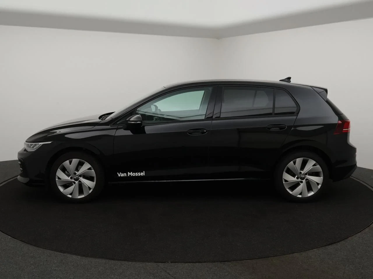 Volkswagen-Golf-image-7