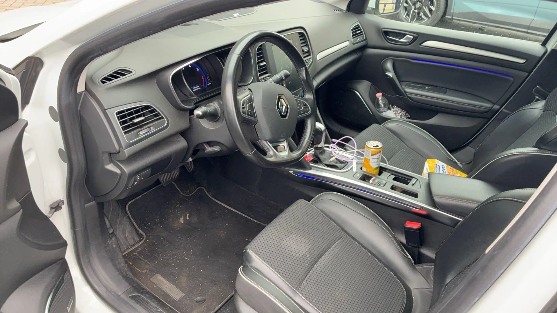 Renault-Mégane Estate-image-5