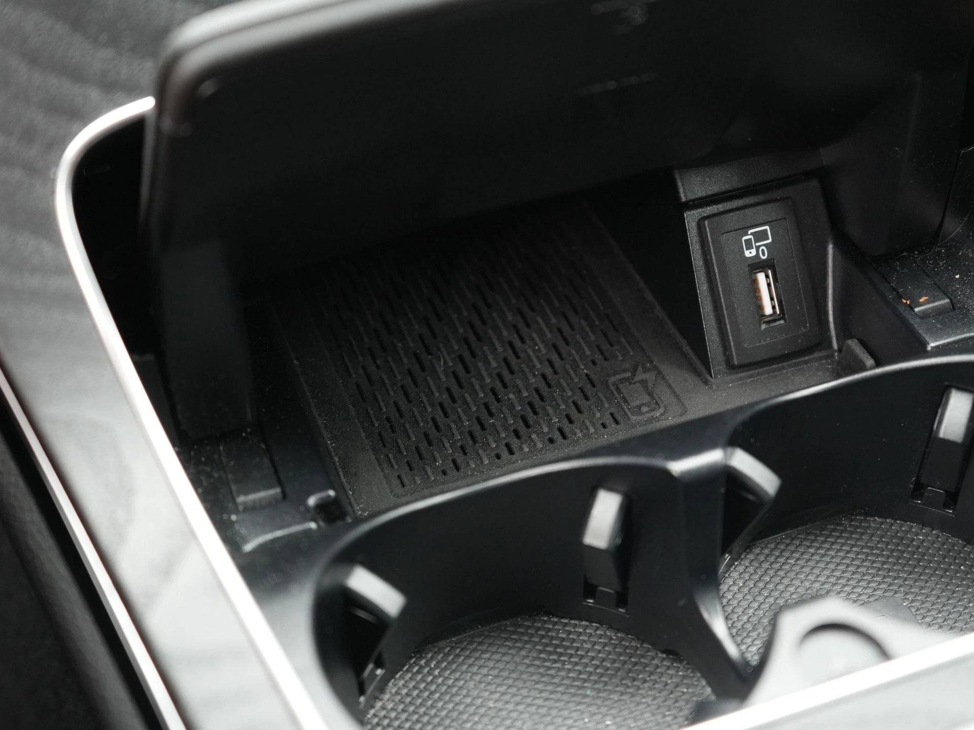 Mercedes-Benz-C-Klasse-image-23
