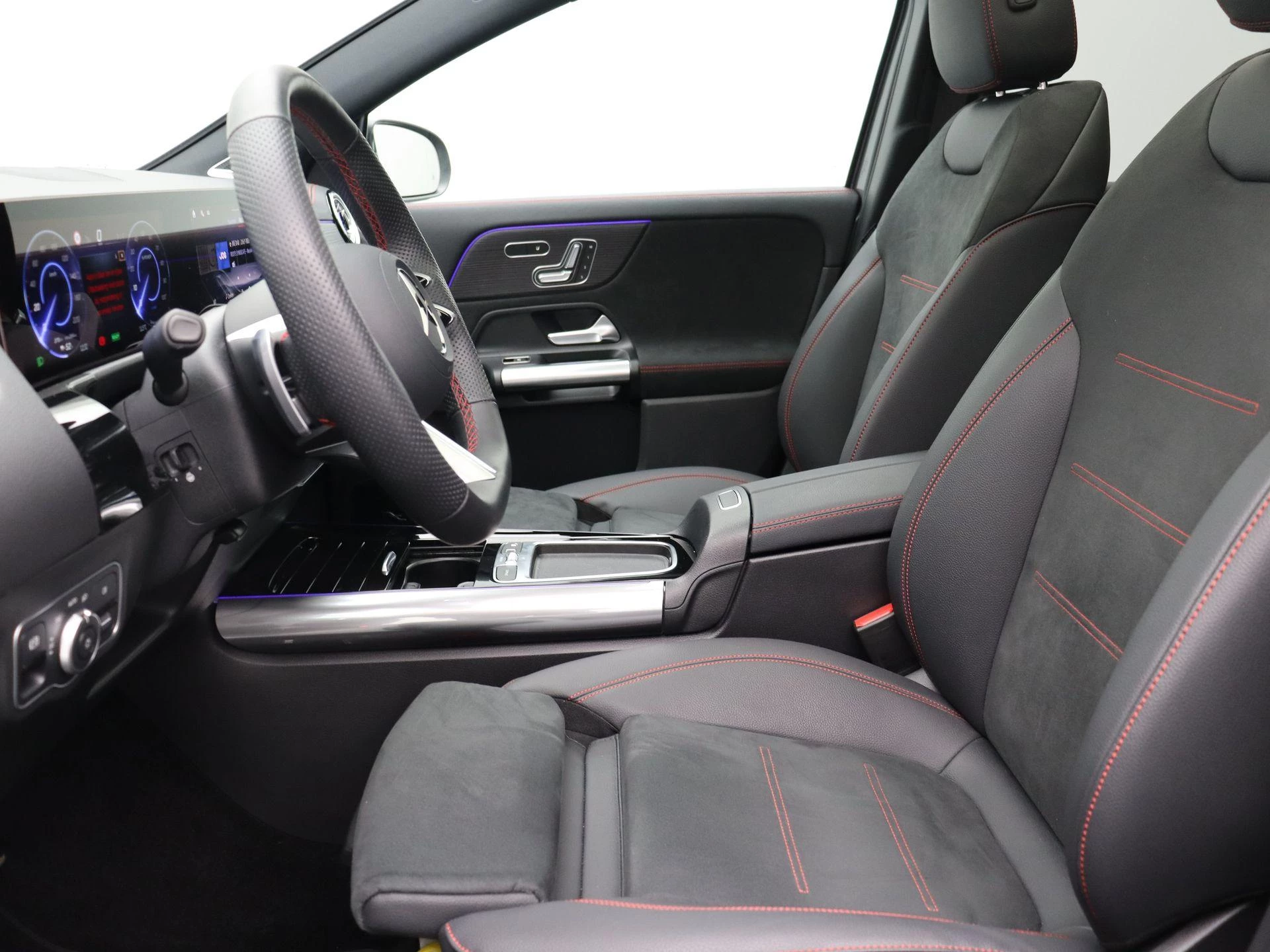 Mercedes-Benz EQA 250+ STAR EDITION + AMG + PANO DAK + BURMESTER + TREKHAAK + HEAD UP