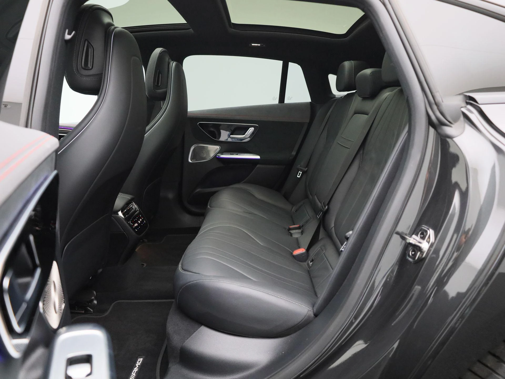 Mercedes-Benz-EQE-image-10