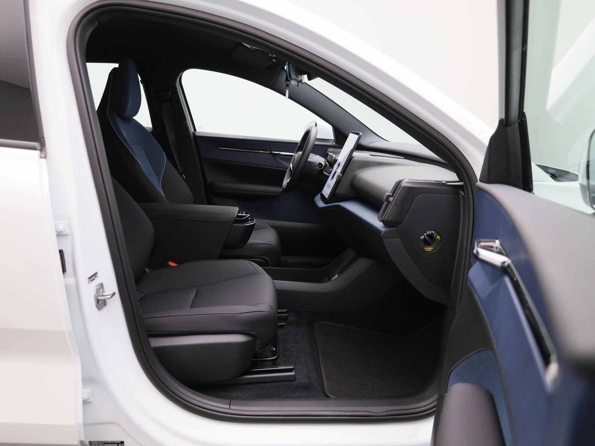 Volvo-EX30-image-36