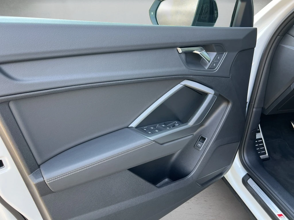 Audi Q3 S line 35 TFSI S tronic *Standhzg*Pano*AHK*