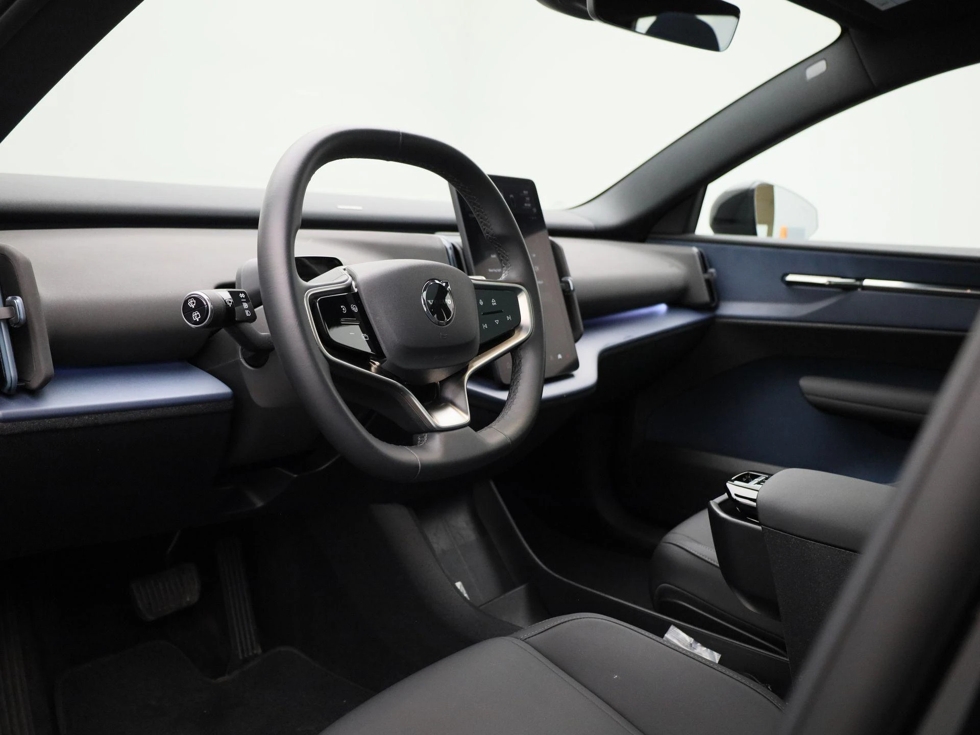 Volvo-EX30-image-30