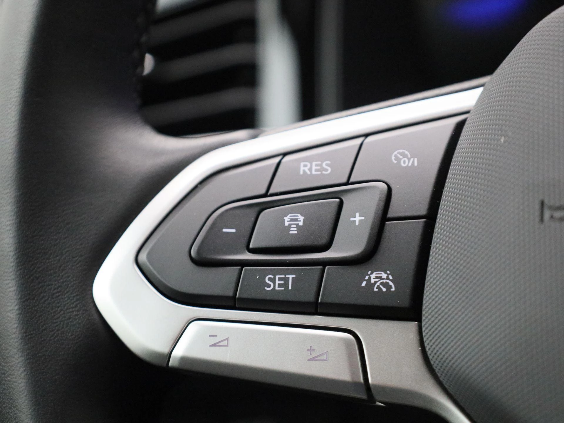 Volkswagen-Polo-image-18