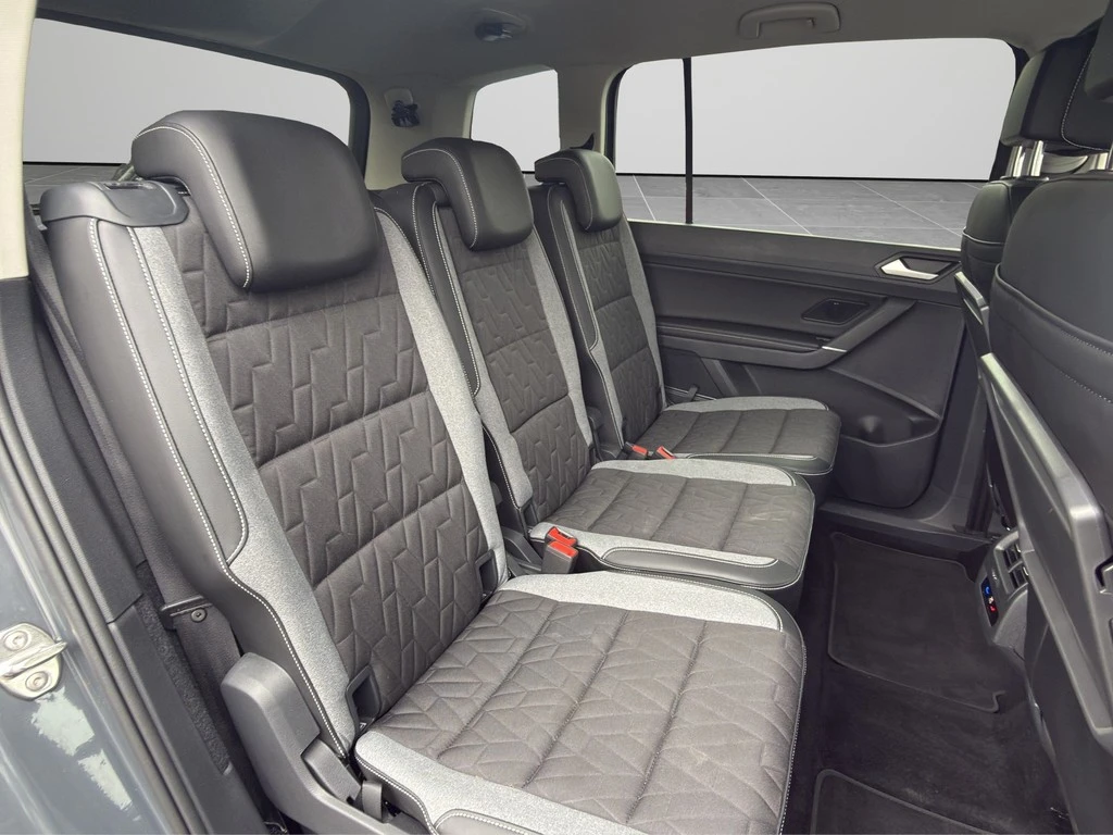 Volkswagen-Touran-image-8