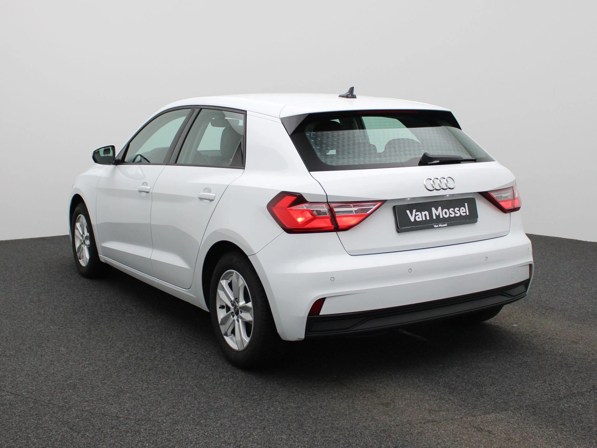 Audi-A1 Sportback-image-1