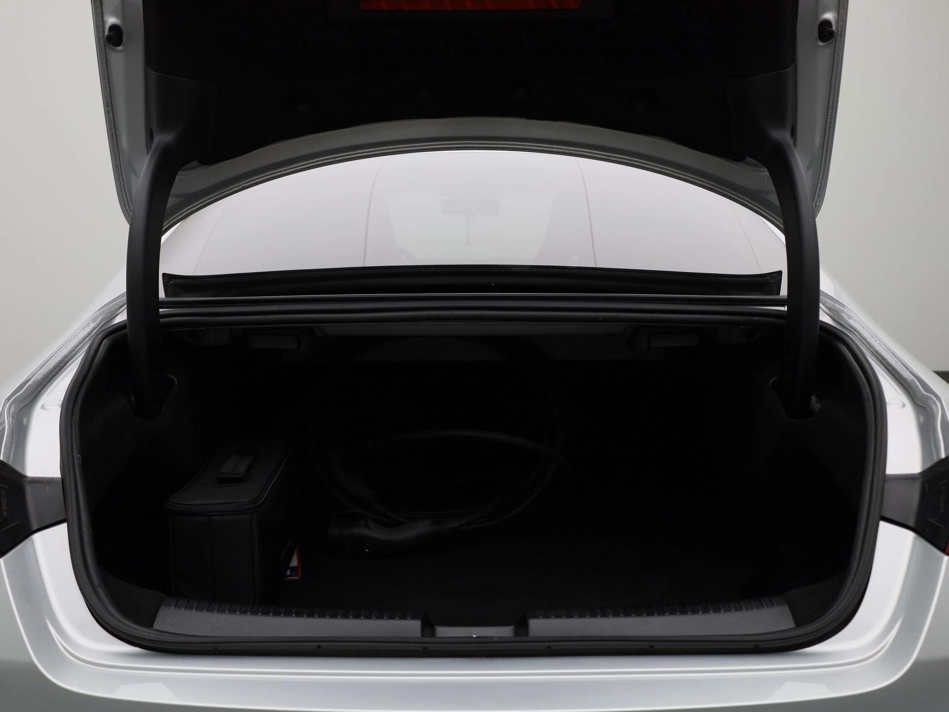 Mercedes-Benz-CLA-image-13