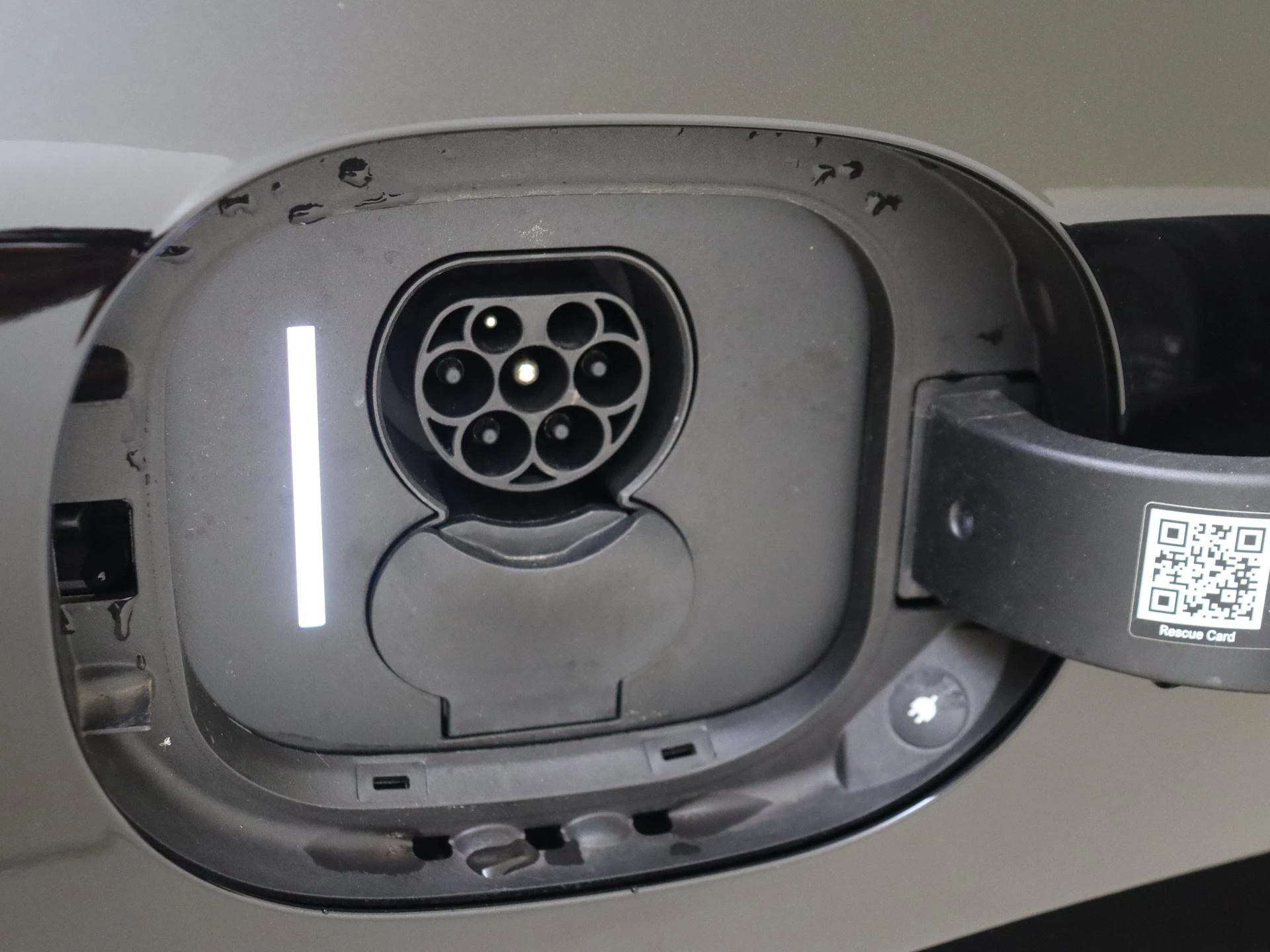 Mercedes-Benz-EQE-image-28