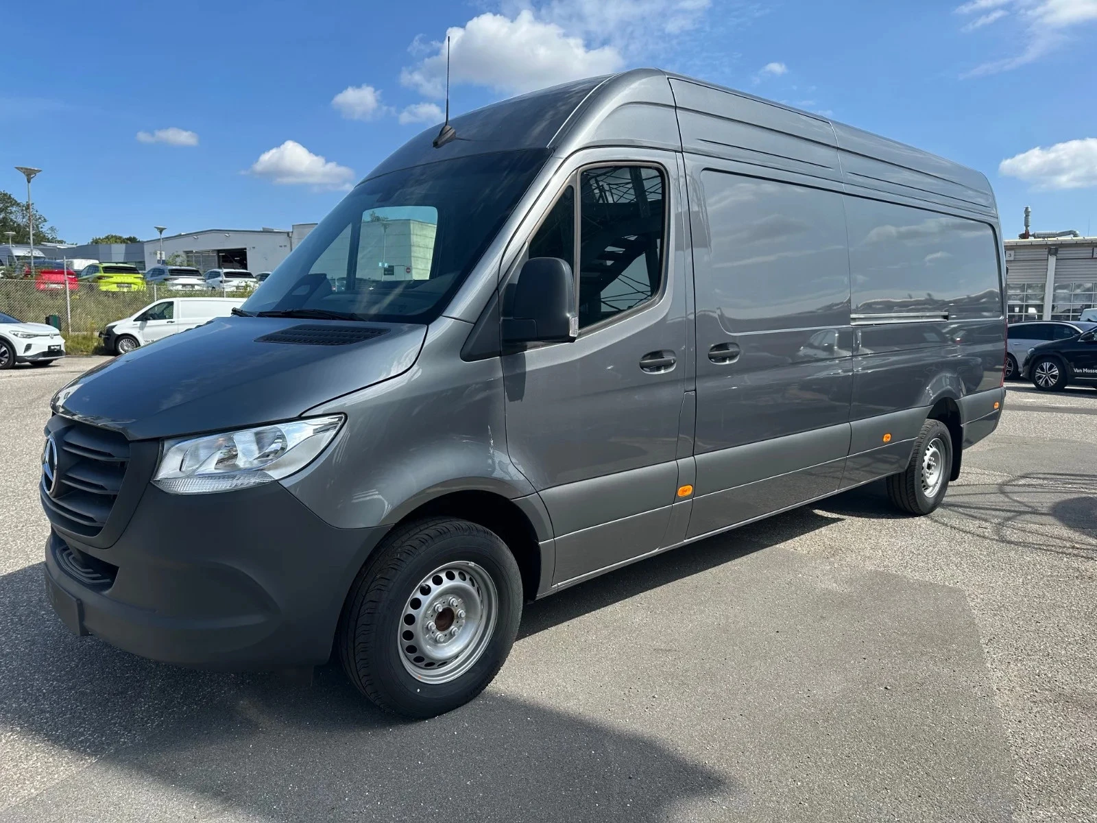 Mercedes-Benz-Sprinter-image-8