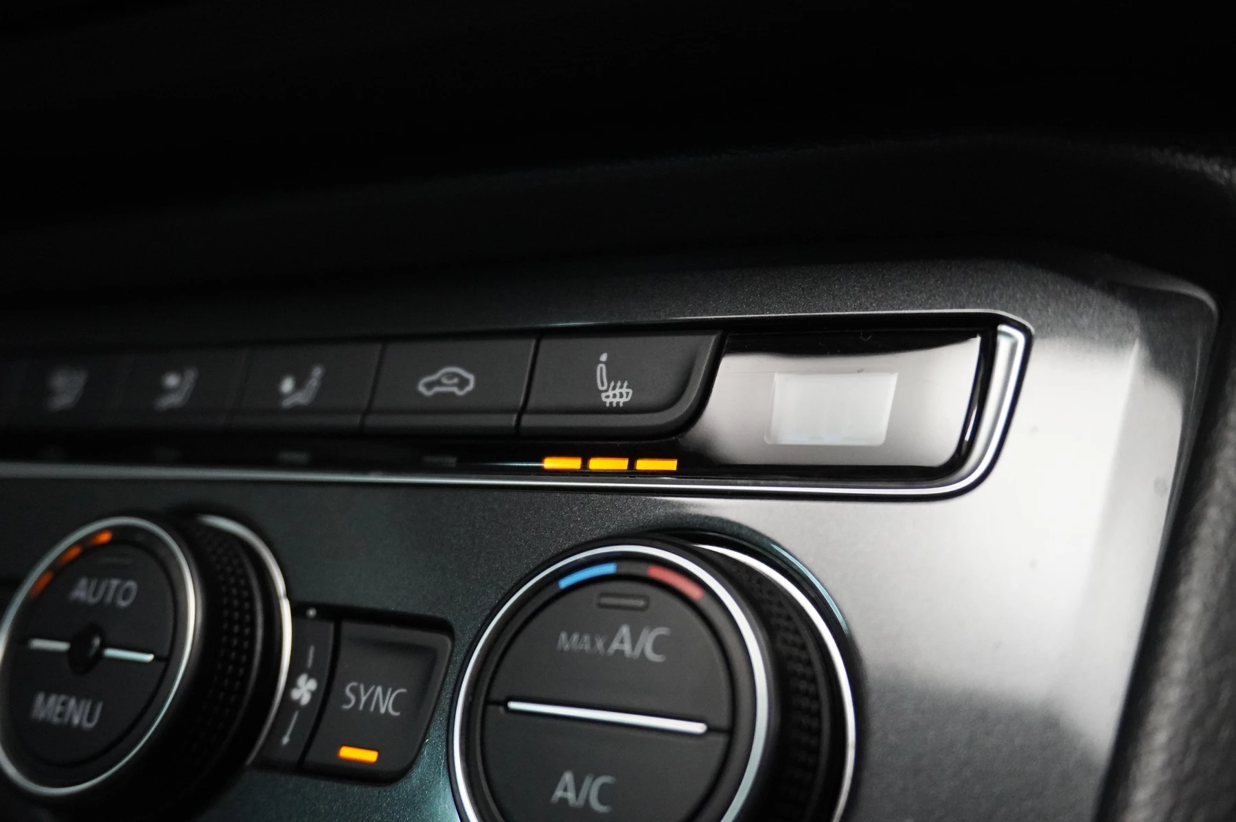 Volkswagen-Tiguan-image-29