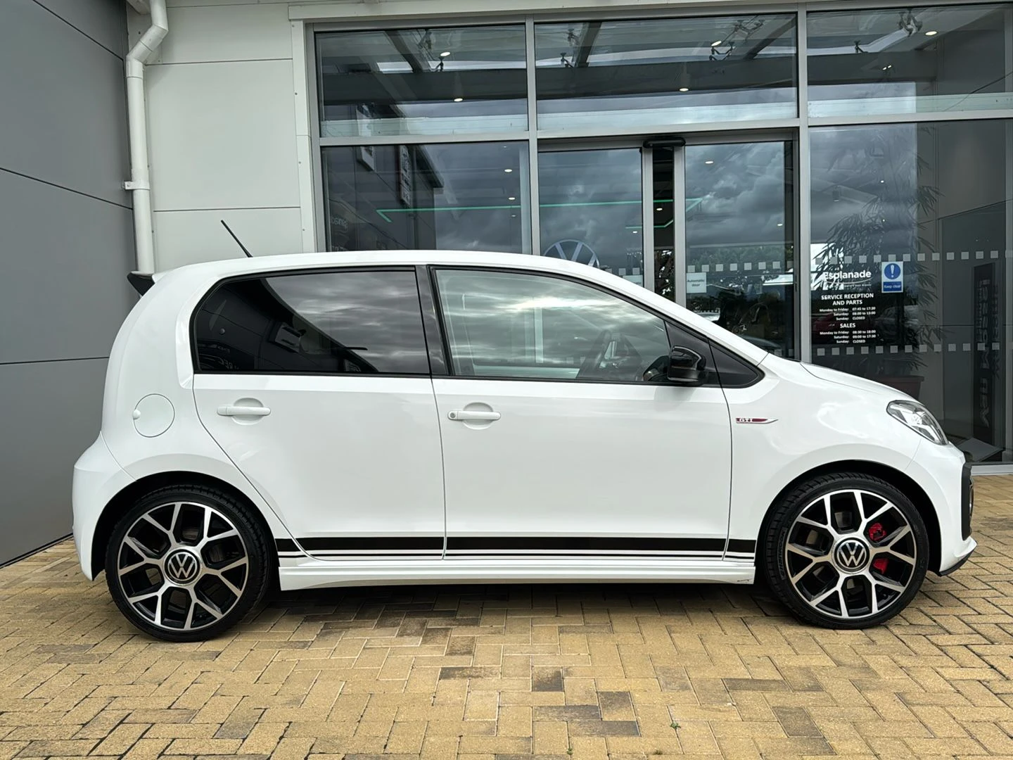 Volkswagen-up!-image-9