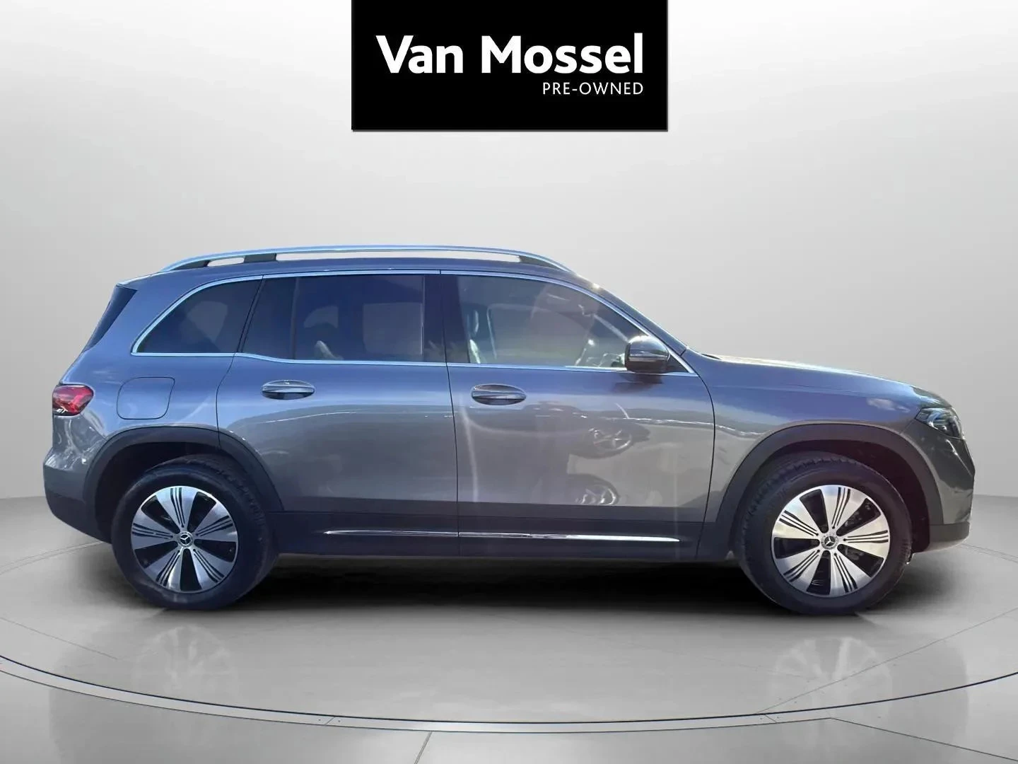 Mercedes-Benz-EQB-image-3