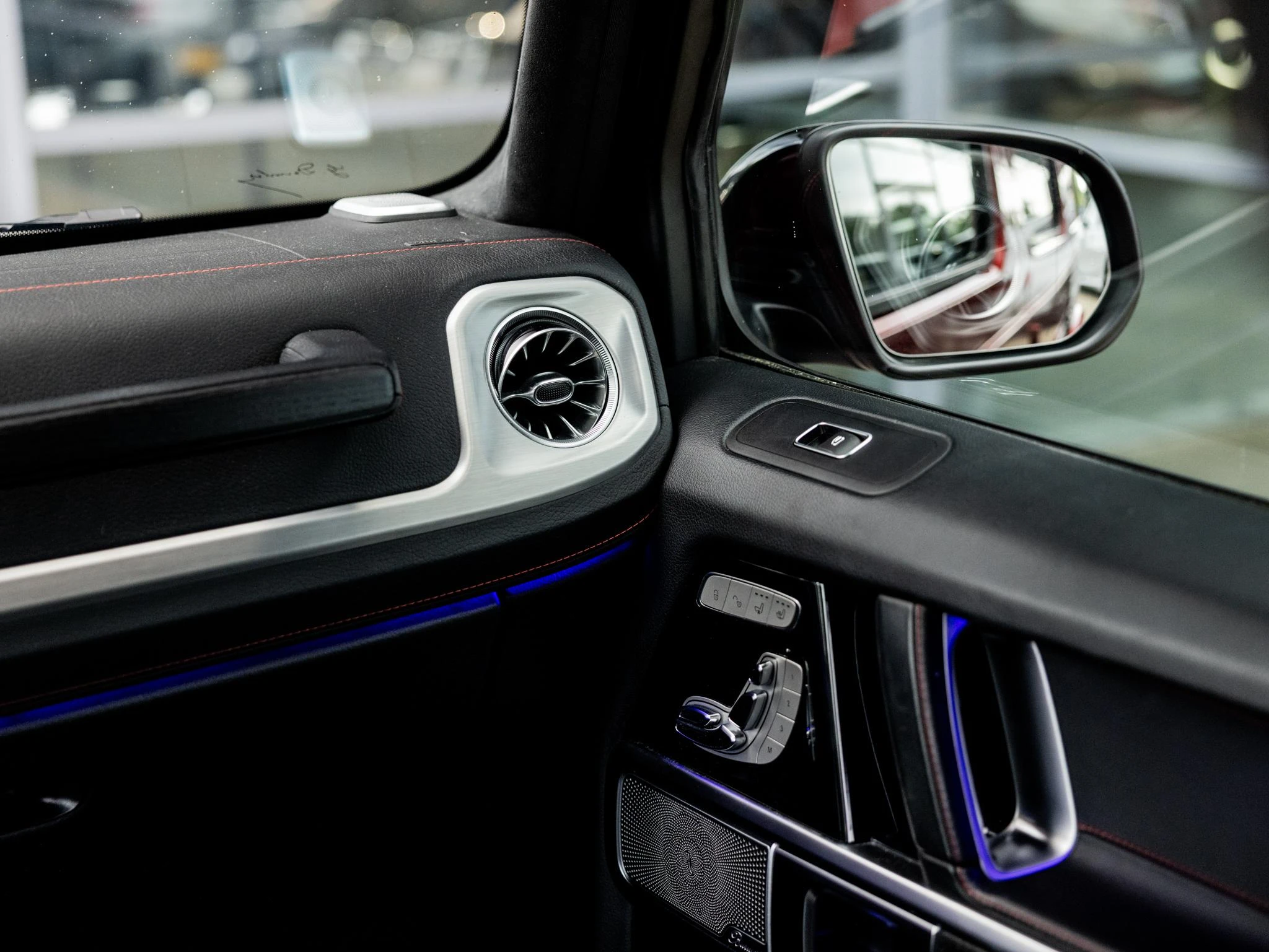 Mercedes-Benz-G-Klasse-image-20