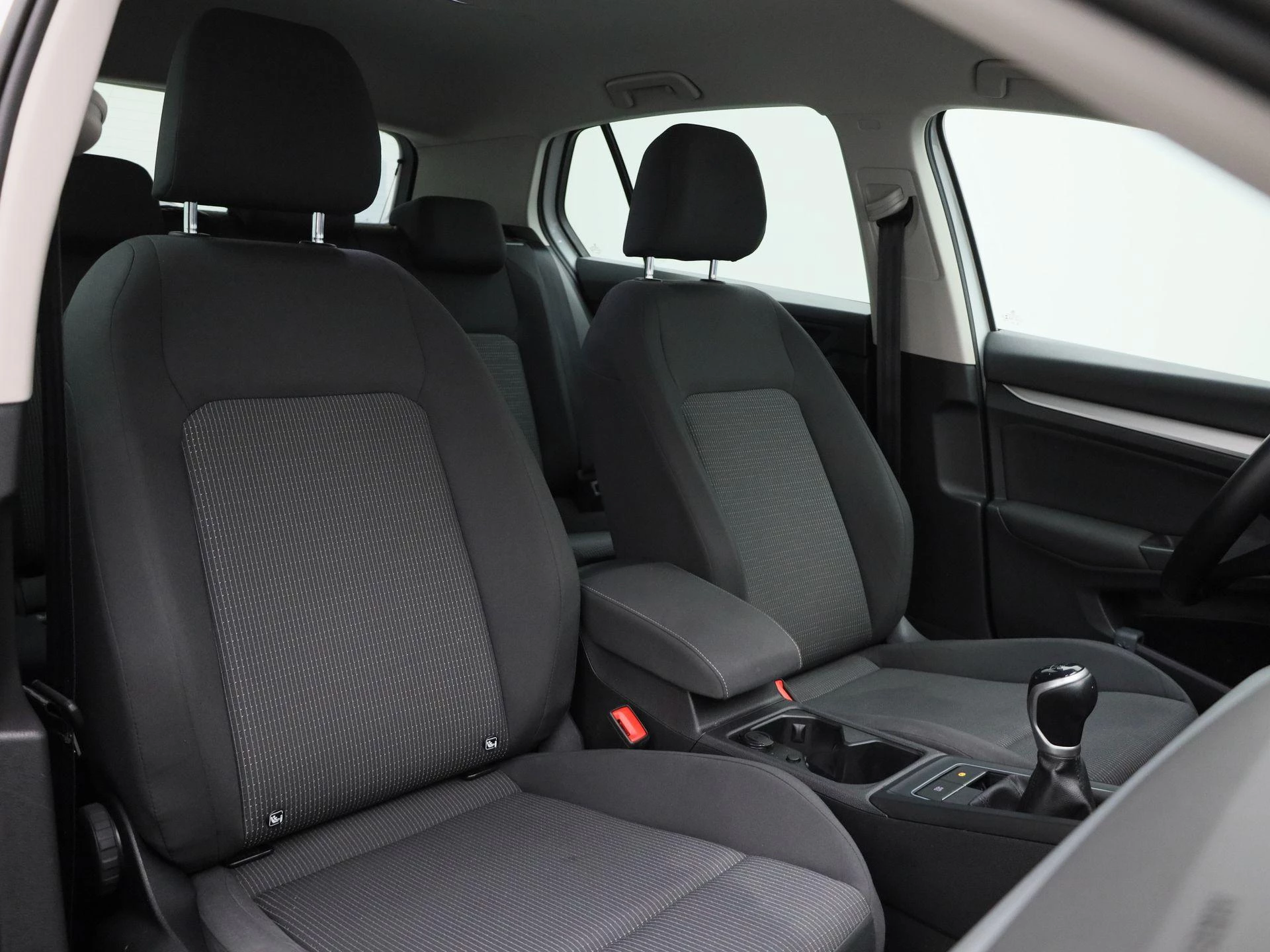 Volkswagen-Golf-image-31