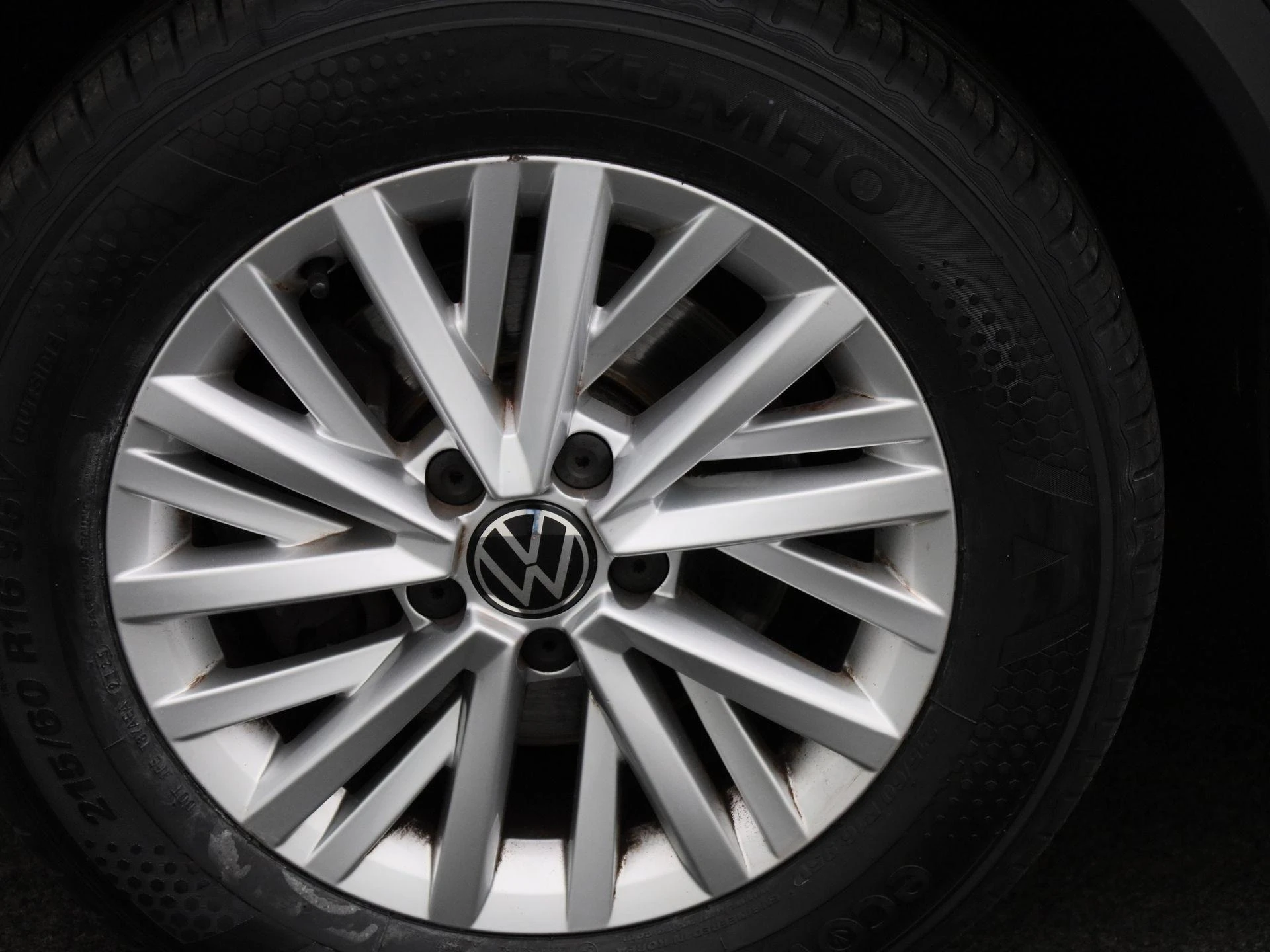Volkswagen-T-Roc-image-12