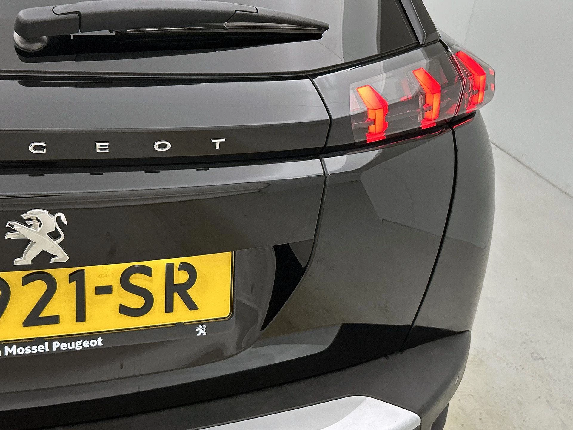 Peugeot 2008 1.2 PureTech Blue Lease Allure