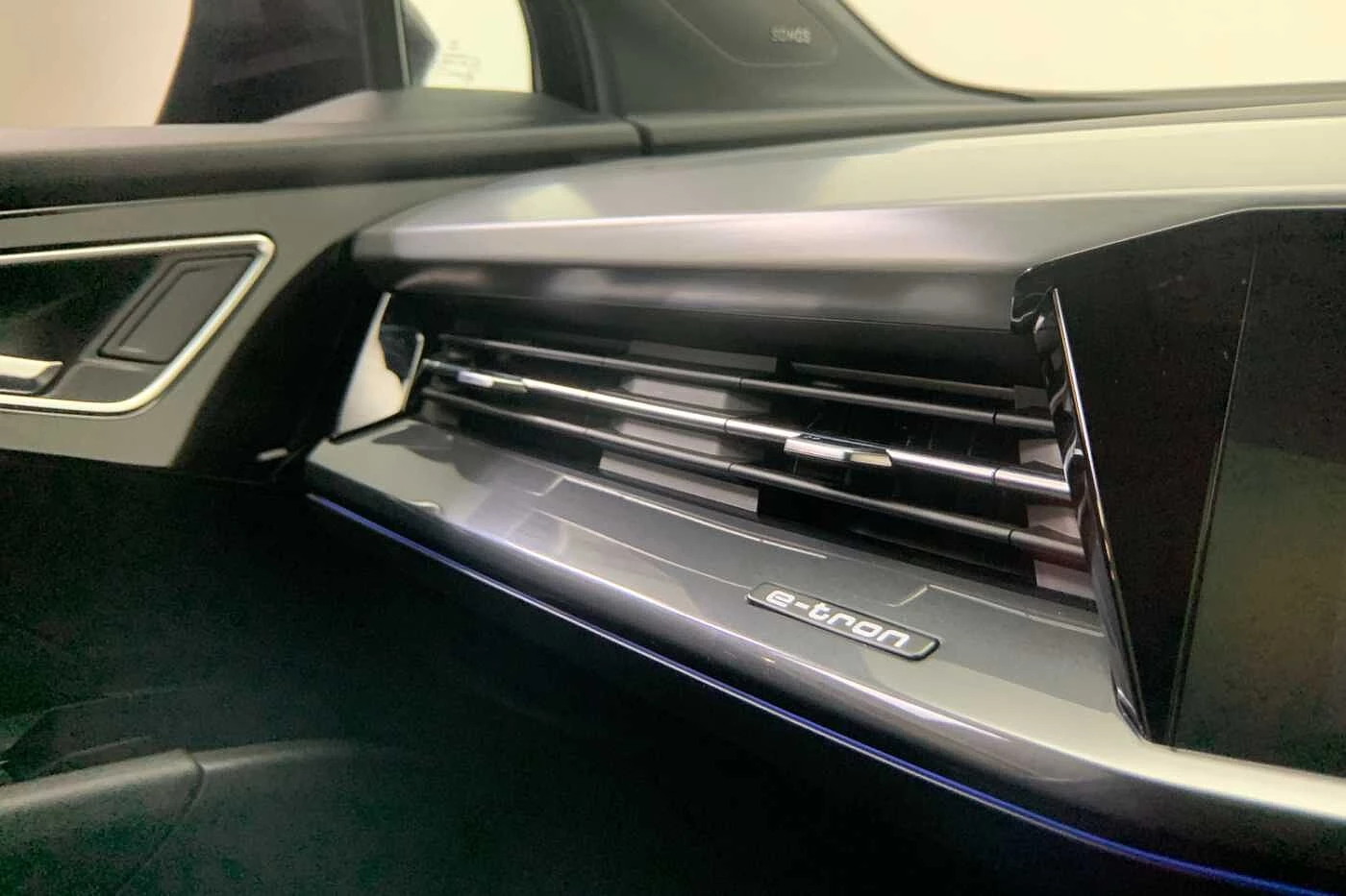 Audi-Q4 e-tron-image-17